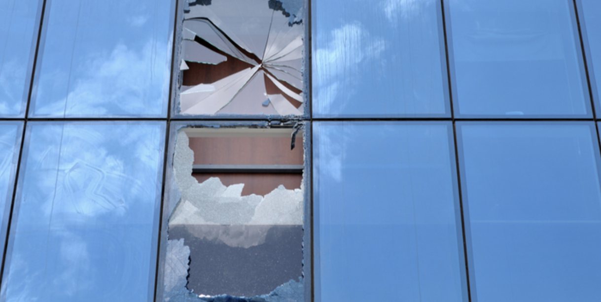 5 Tips to Save Money on Commercial Glass Repair