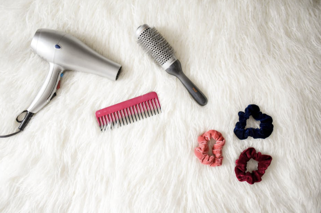 How to Stay Fresh and Fabulous: 6 Grooming Hacks for Long Travel Days