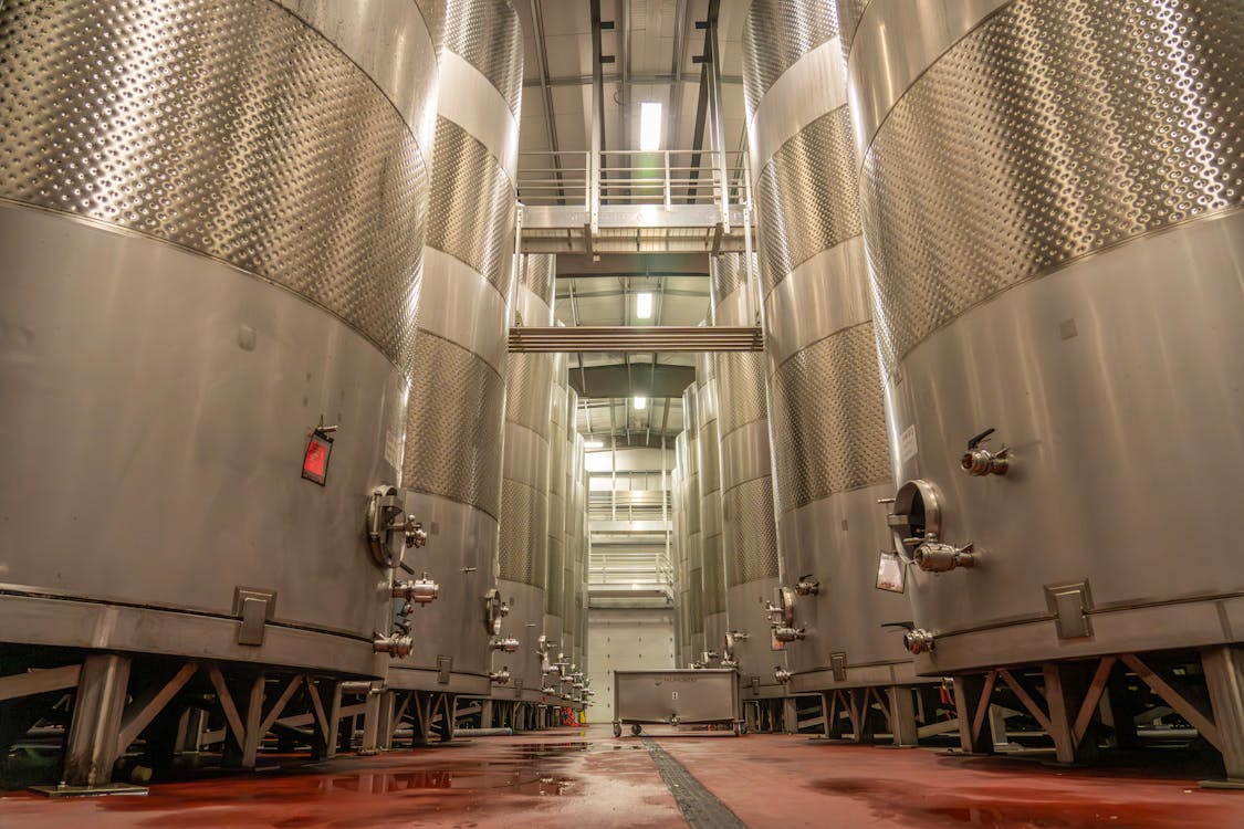 Food-Grade Confidence: Stainless Steel Tank Manufacturers in the Food and Beverage Industry