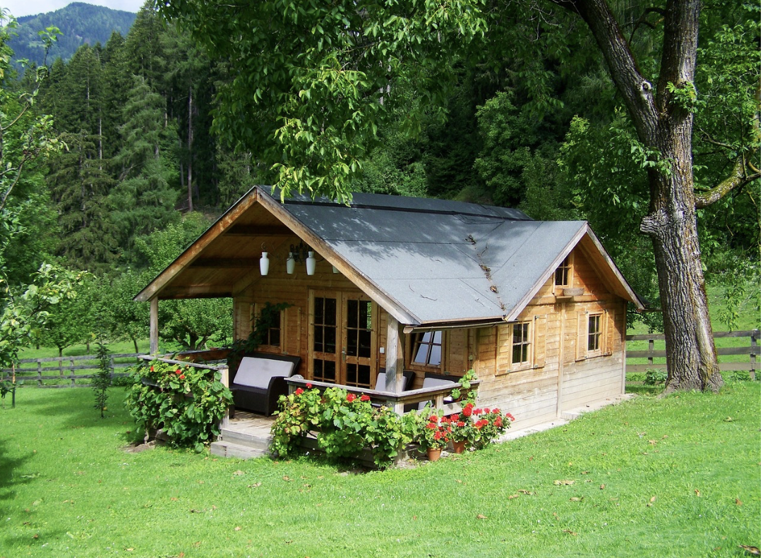 How to Choose the Right Roofing Material for Your Tiny Home