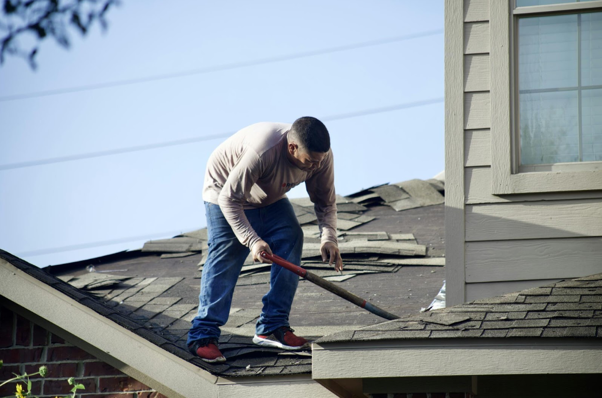 7 Quick Roof Maintenance Tips for Maximum Durability
