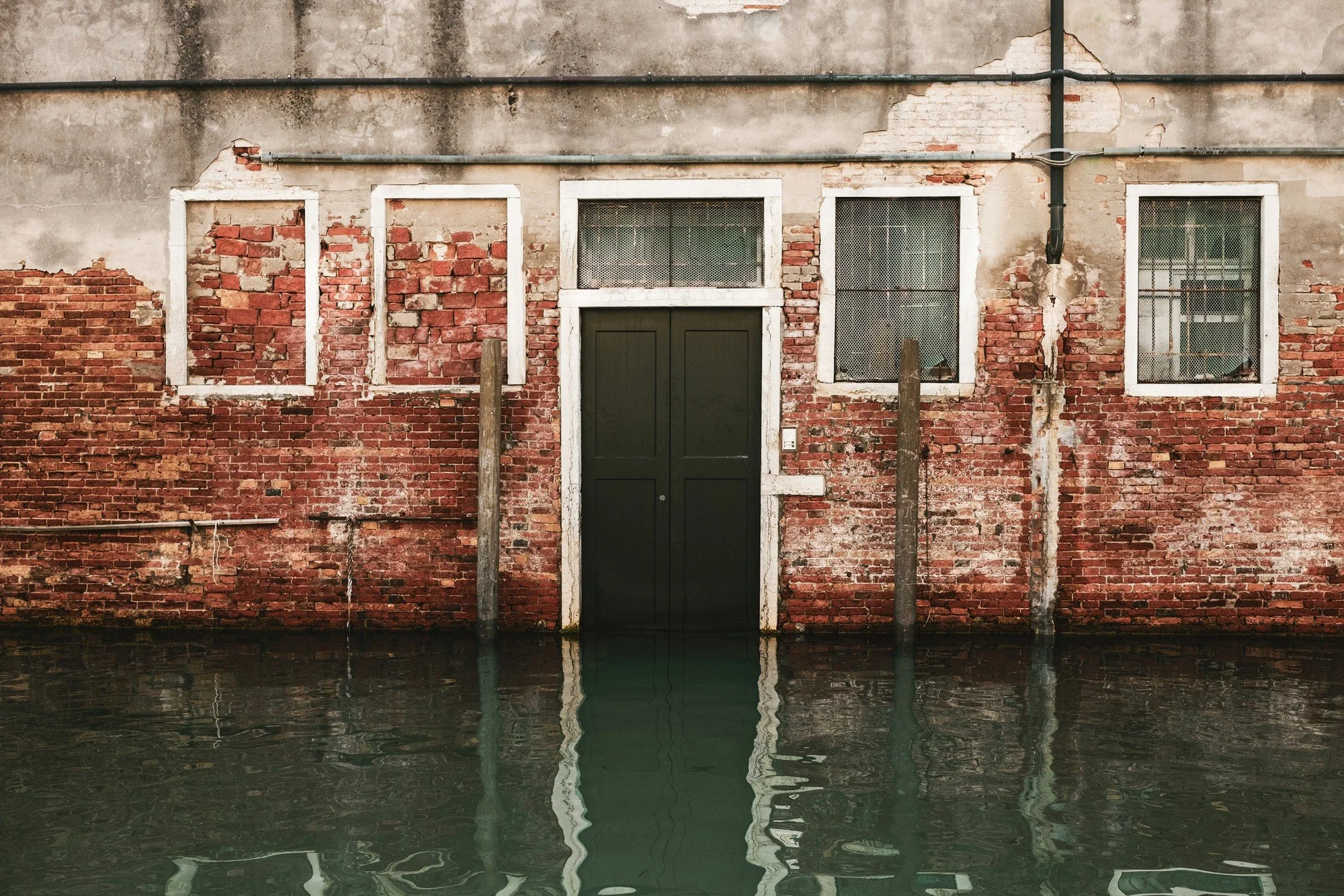 How to Quickly Respond to Water Damage in Tampa Homes?