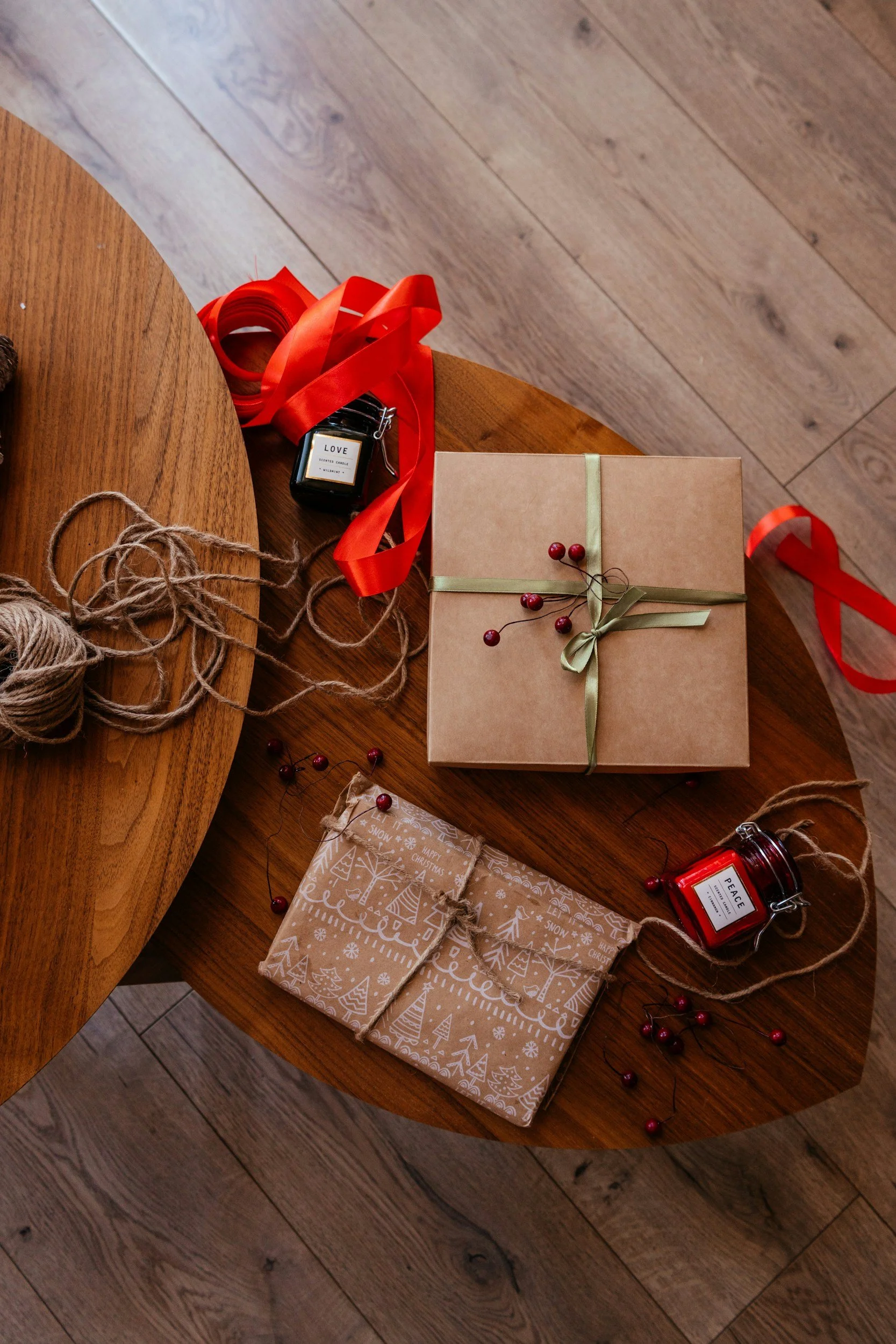 How Custom Shoulder Neck Rigid Boxes Are Ideal for Sending Candles as Gifts