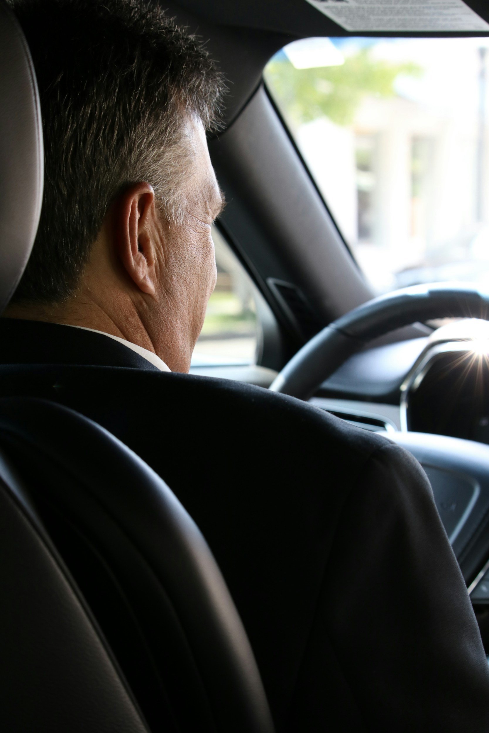 From Etiquette to Expertise: What a Chicago Chauffeur Service Should Offer