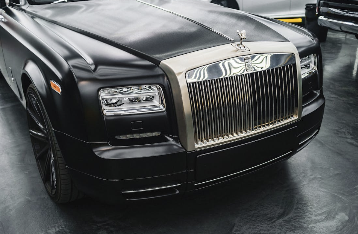 Pros And Cons of the Rolls Royce Spectre