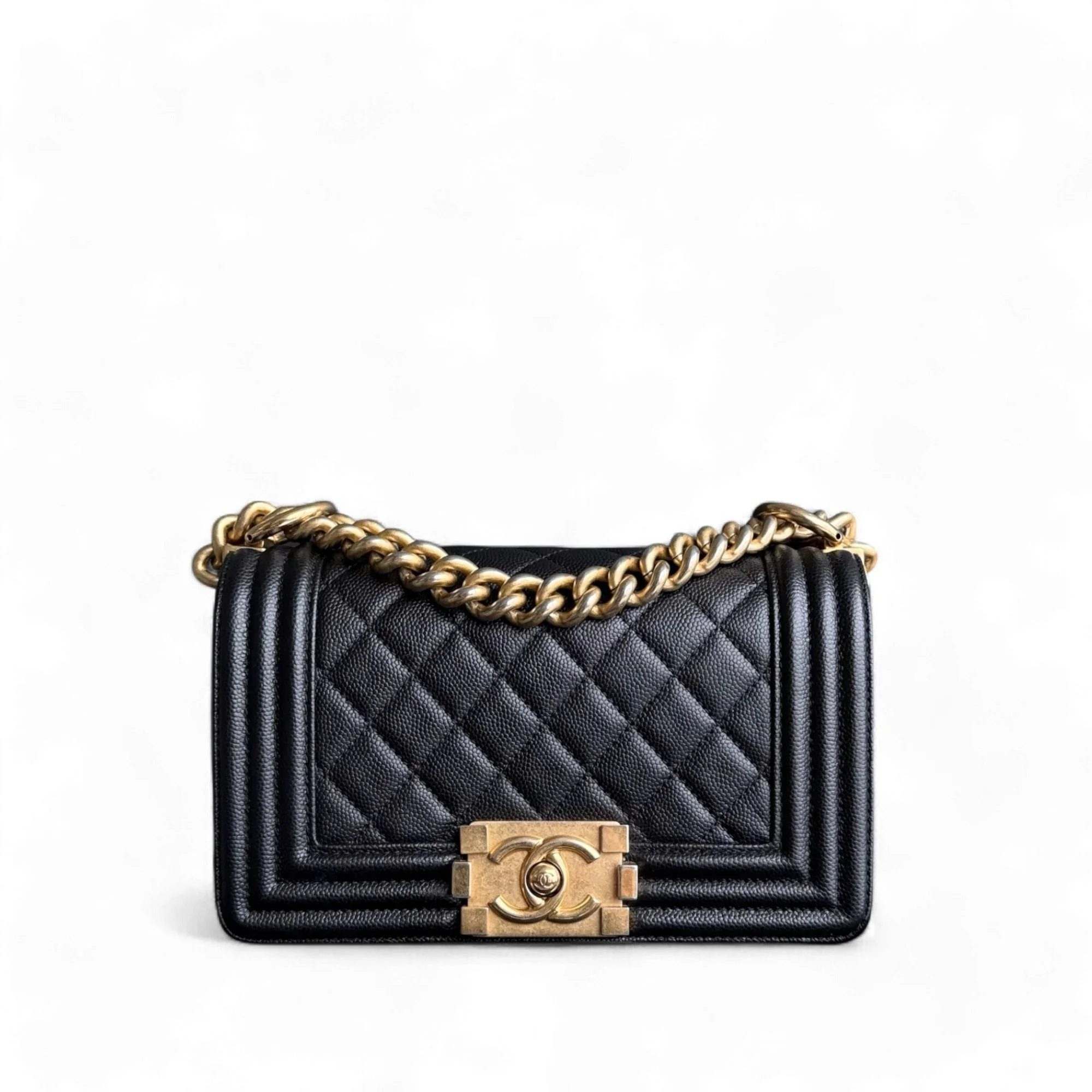 Discover the Elegance of the Chanel Boy Bag