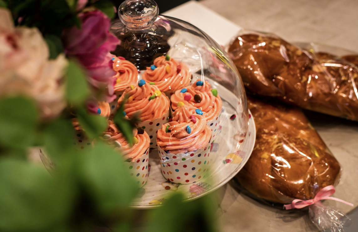 Deck the Dessert Table with Delicious Cupcakes