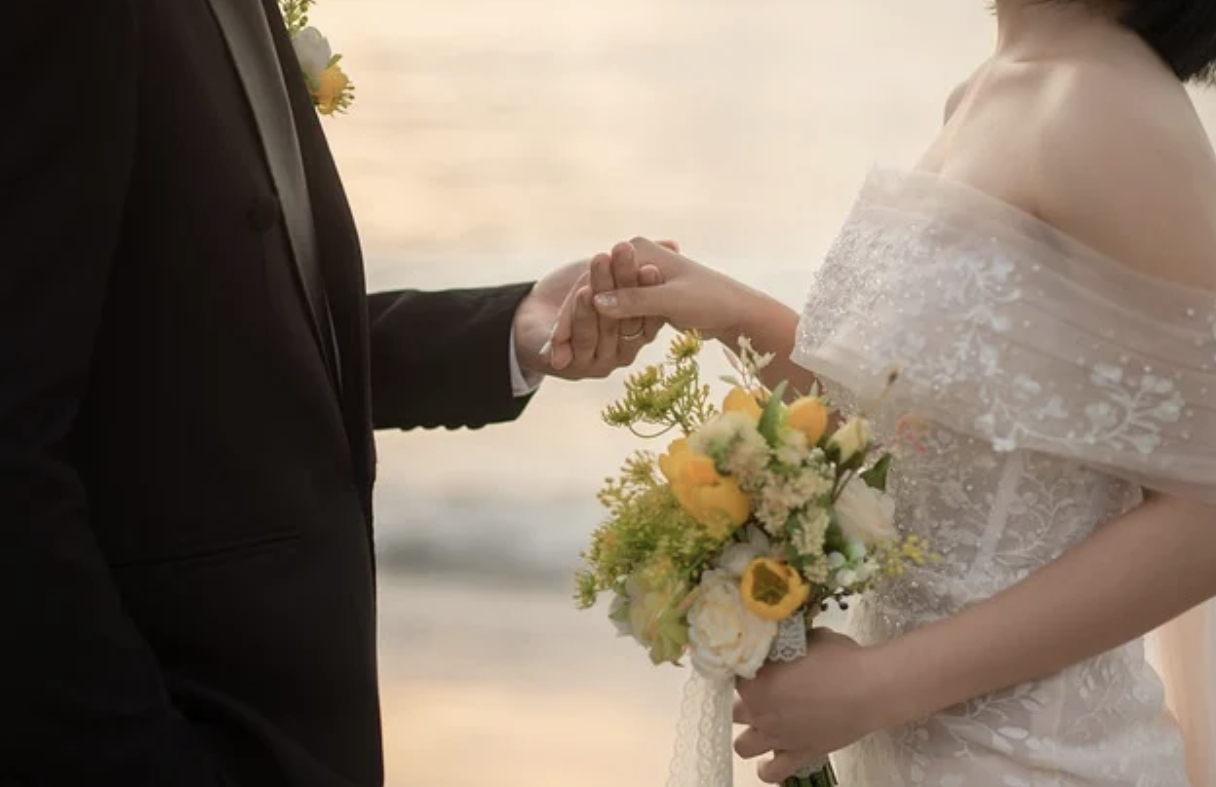 How to Tell Your Wedding Story Through Photos and Videos