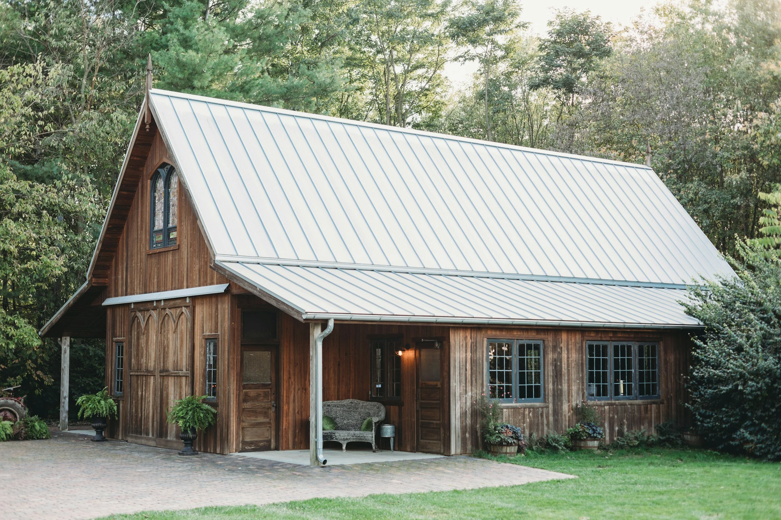 How to Maximize Space Efficiency in Small Carriage House Designs?