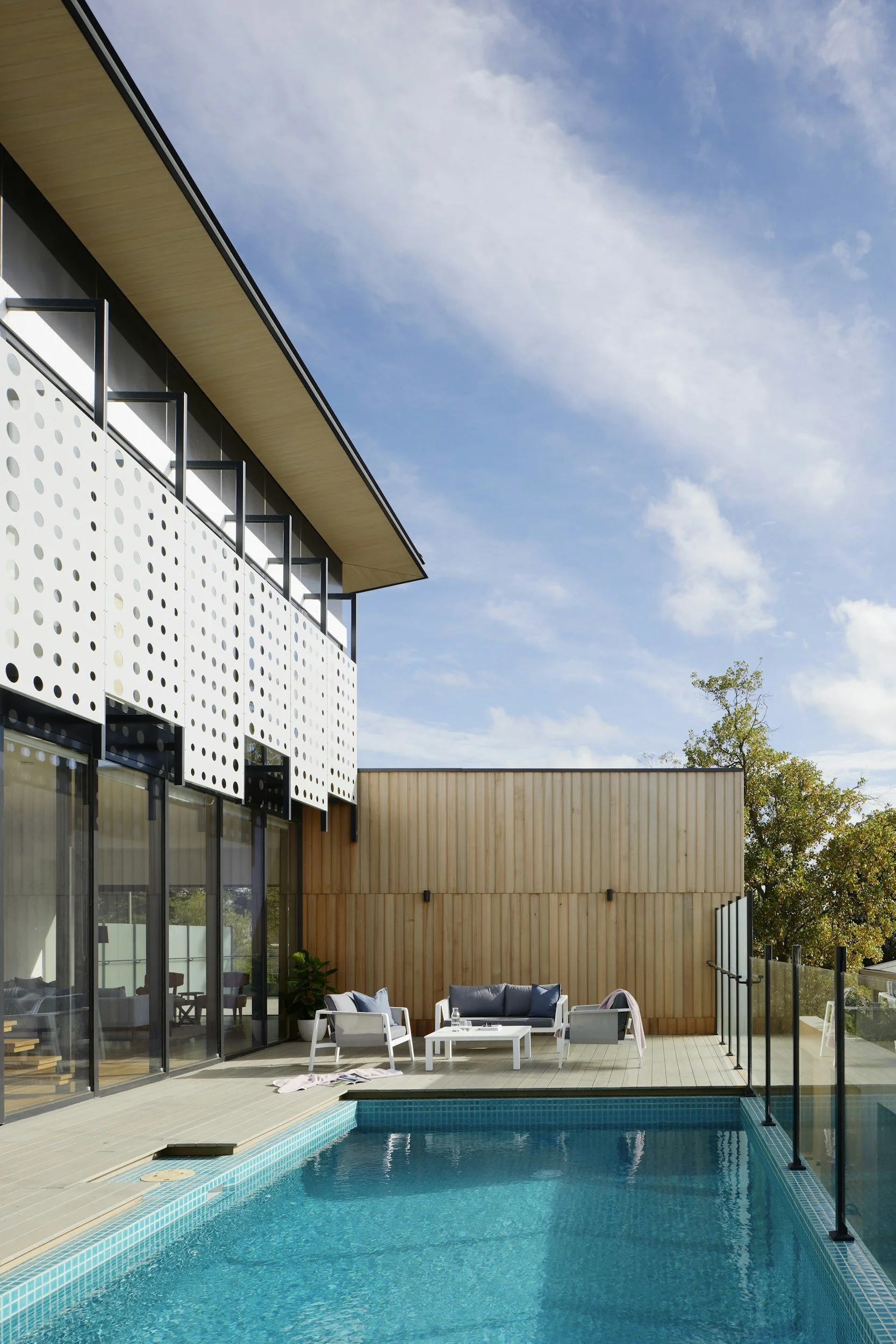 Enhancing Home Safety with Stylish Glass Pool Fencing