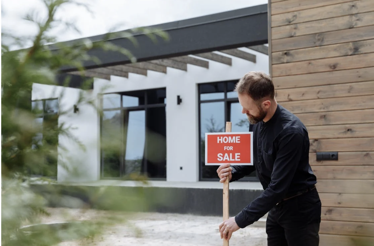 Streamline Your Home Sale for Immediate Travel Plans