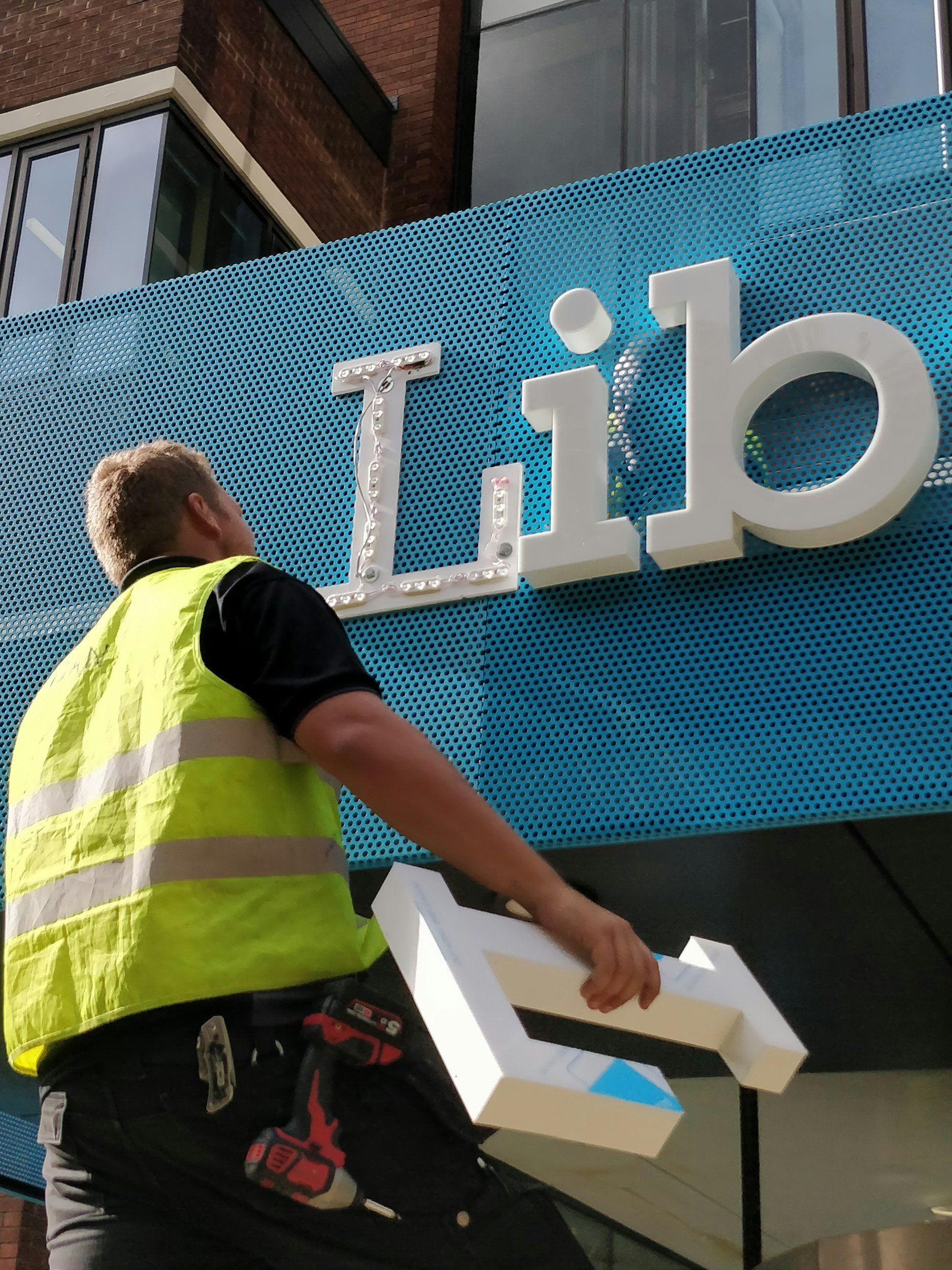 Elevating Corporate Identity with Cutting-Edge Signage Solutions
