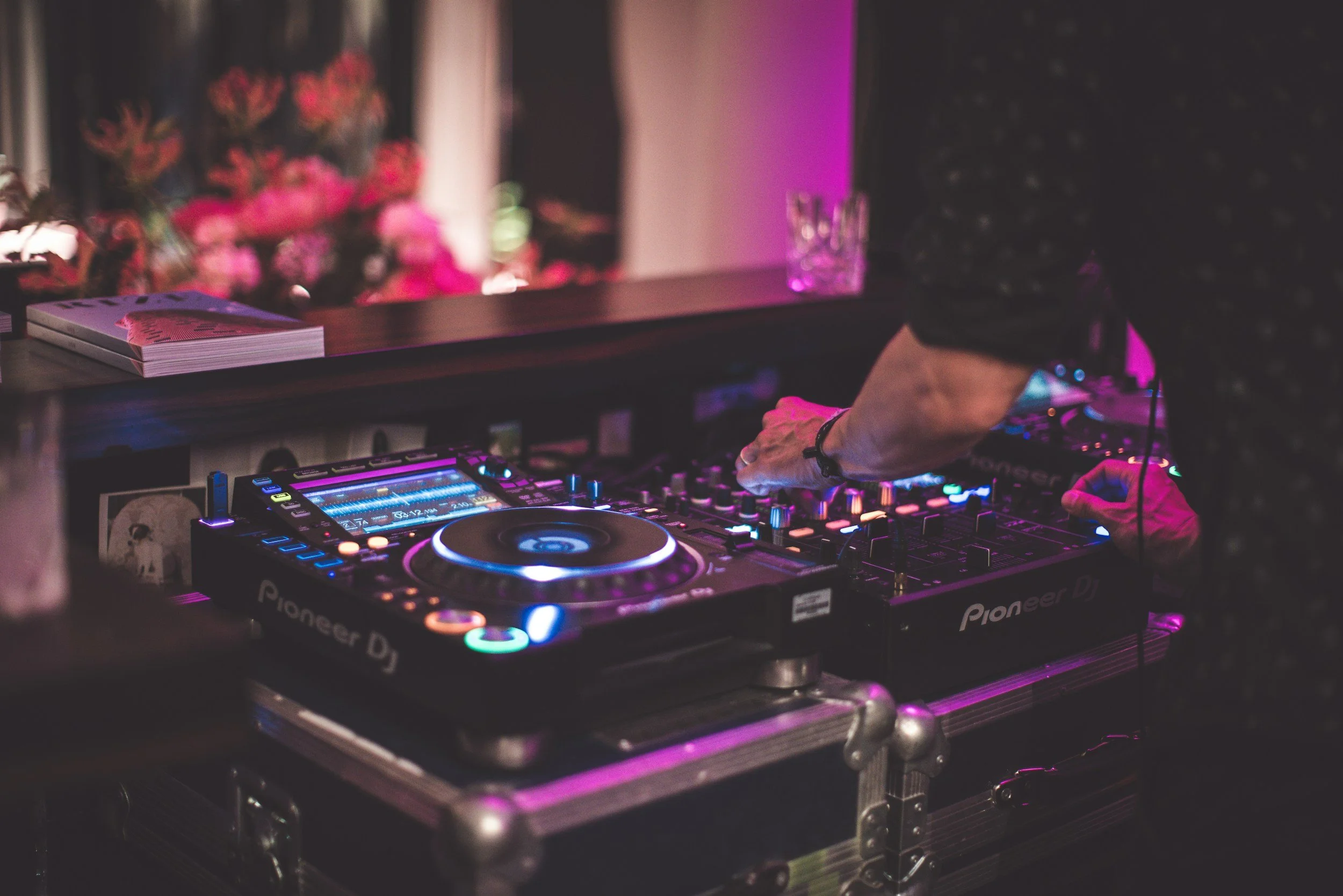 Why Top Wedding Planners Are Recommending Hybrid DJs to Their VIP Clients
