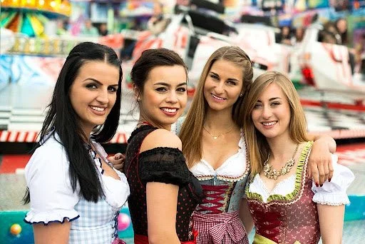 Choosing the Right German Dirndl Dress for Your Female Oktoberfest Outfit
