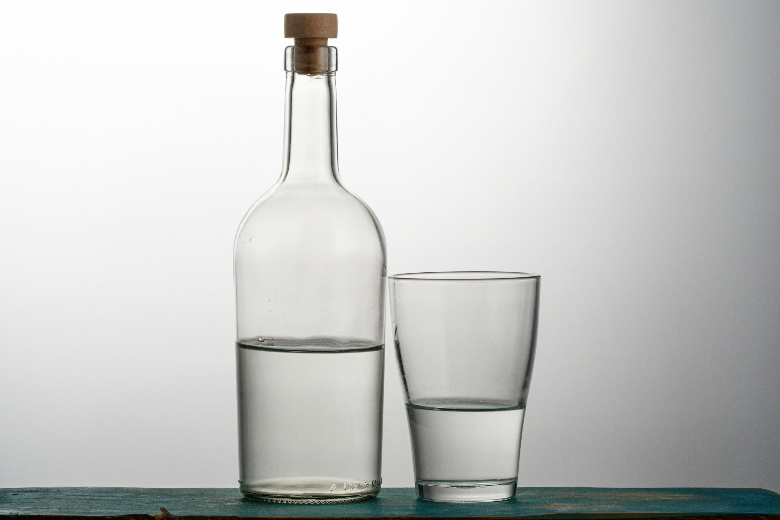 How to Choose the Right Custom Glass Bottle Manufacturer for Your Brand