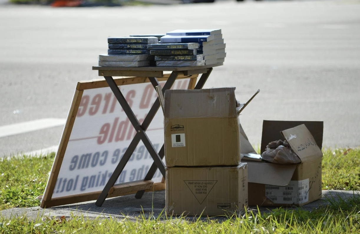 What Makes a Yard Sign Stand Out in a Busy Neighborhood