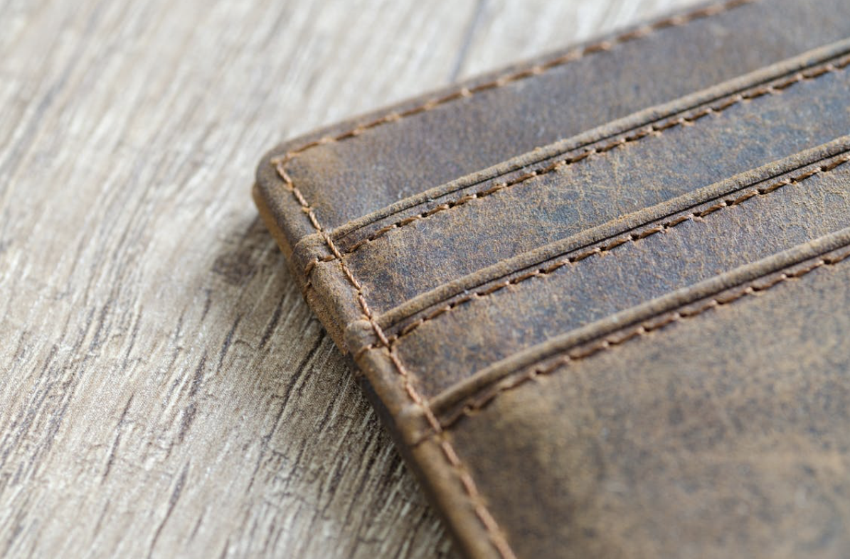 Key Qualities That Make a Wallet Perfect for International Travel