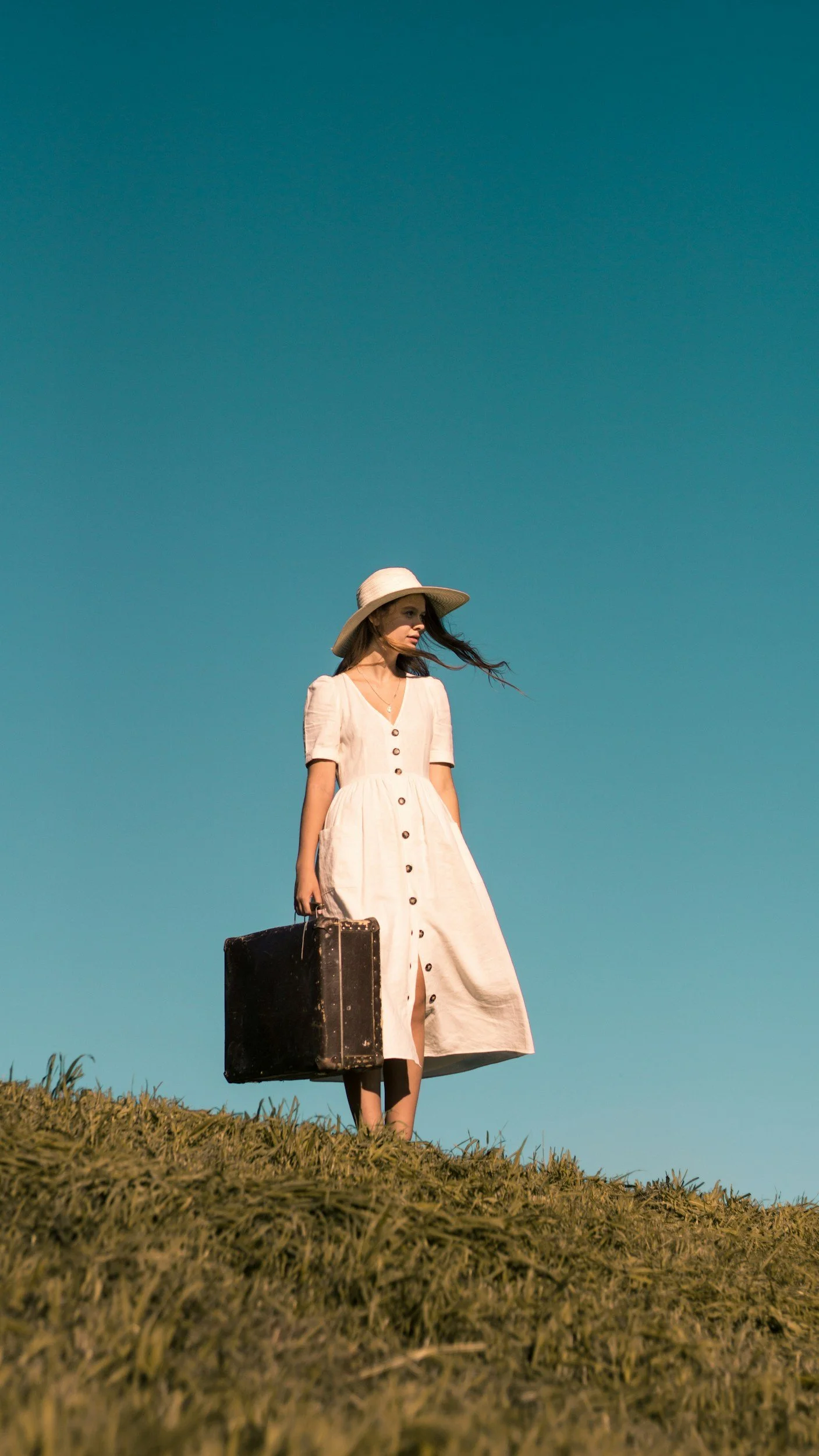 Packing Light, Dressing Right- Travel-Friendly Style That Doesn’t Compromise on Fashion