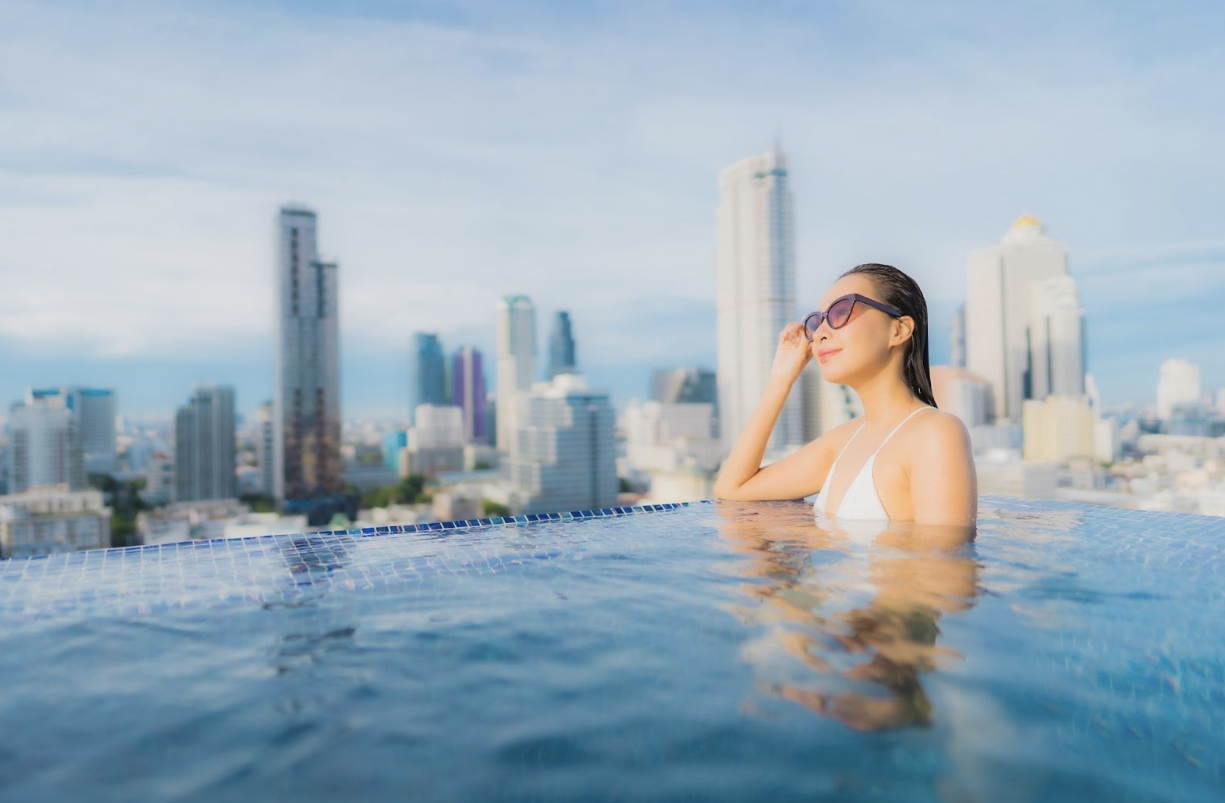 Top Rooftop Pools in Dubai for Sunsets and Skyline Vibes
