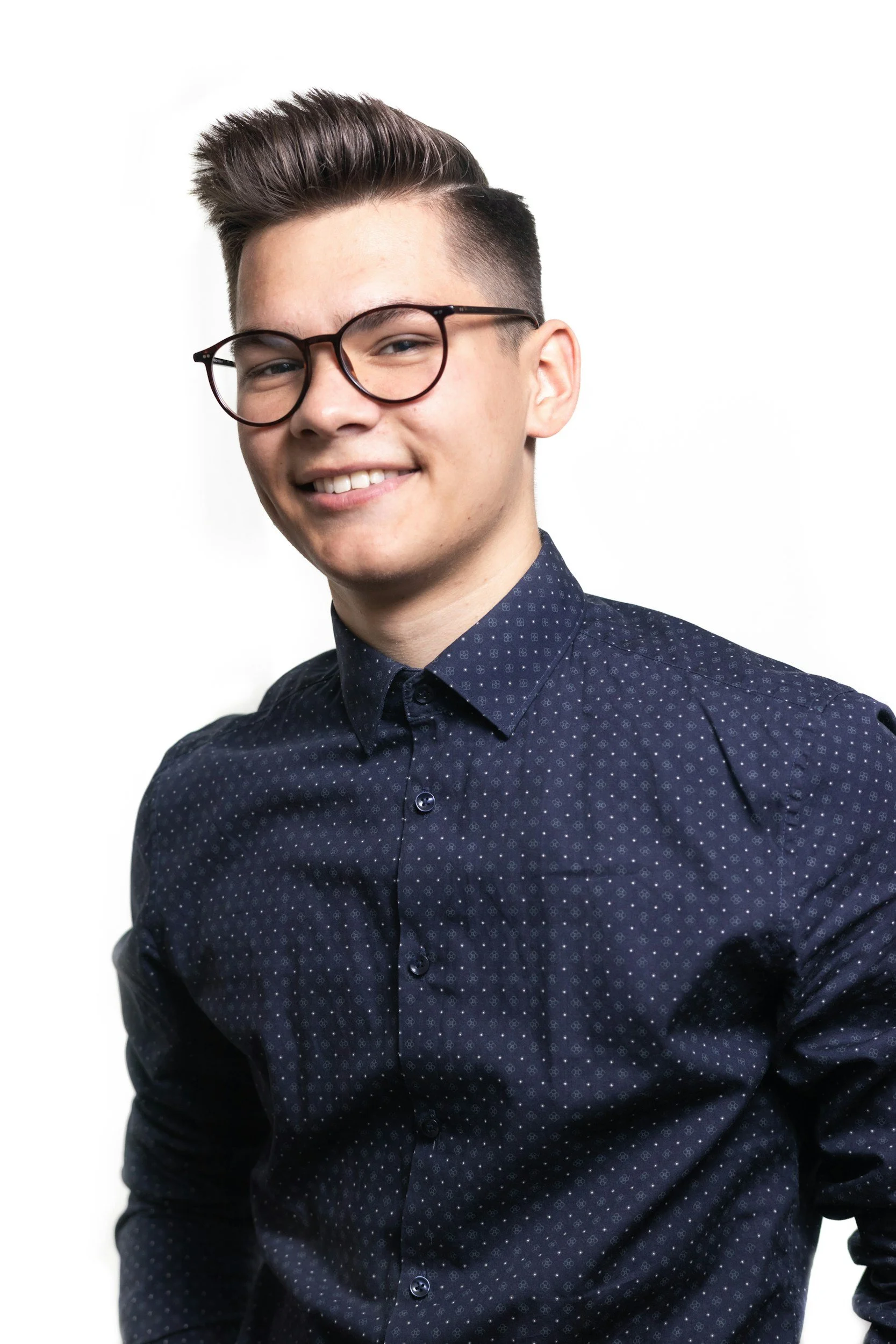 Mastering the Art of Men's Shirts: A Guide to Everyday Style