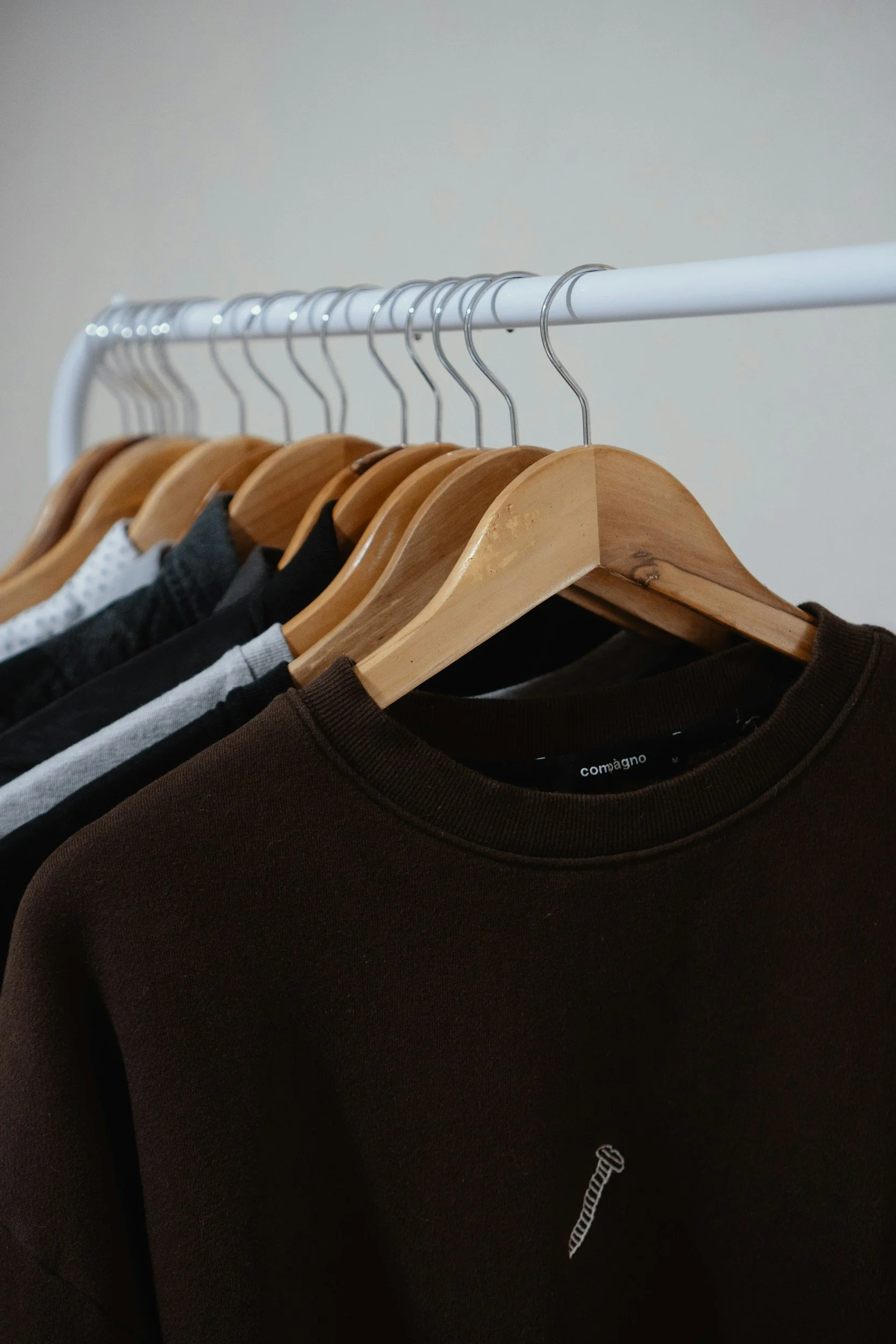Why a White Clothes Rail Works in Any Room