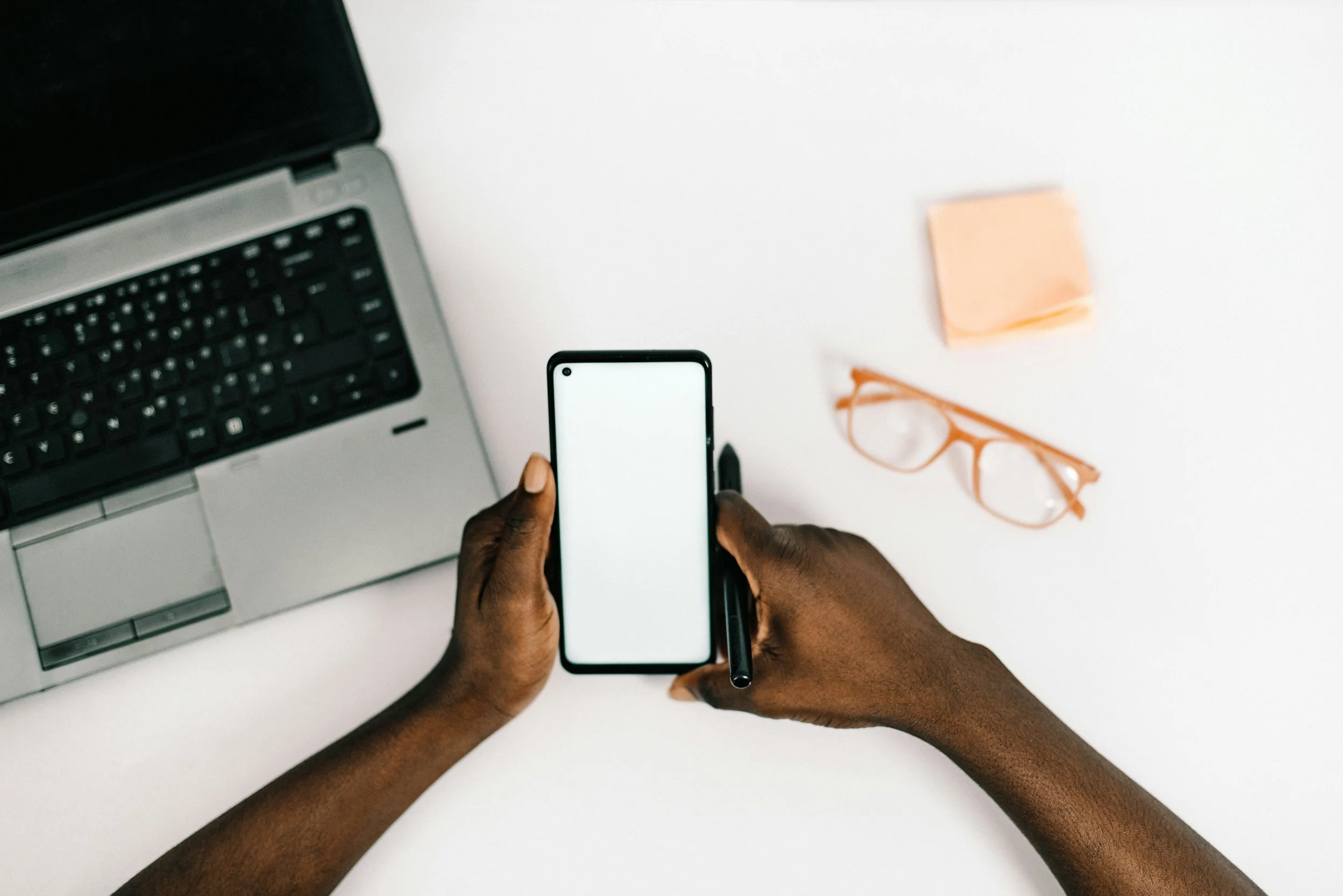 AI Calling vs Live Agents: What’s Best for Your Business?