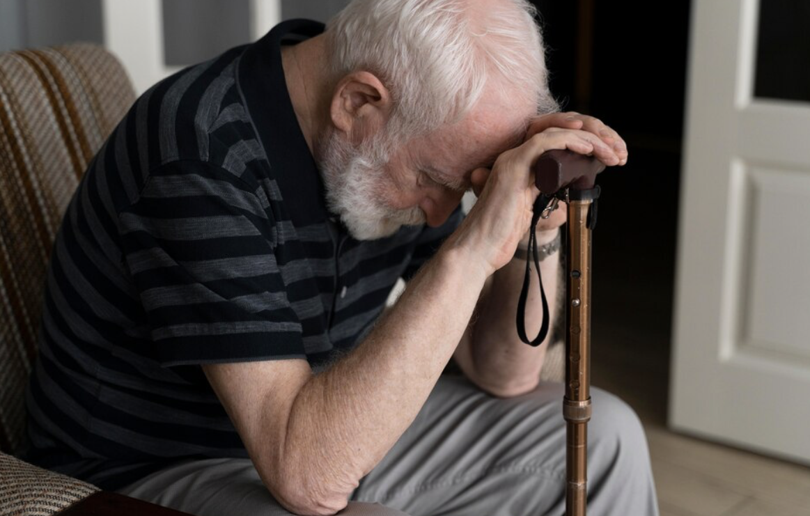 Recognizing the Signs of Dementia in Seniors: A Stage-by-Stage Guide