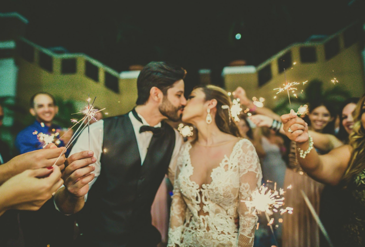 Wedding Sparkler Trends for 2025 You Need to Know 