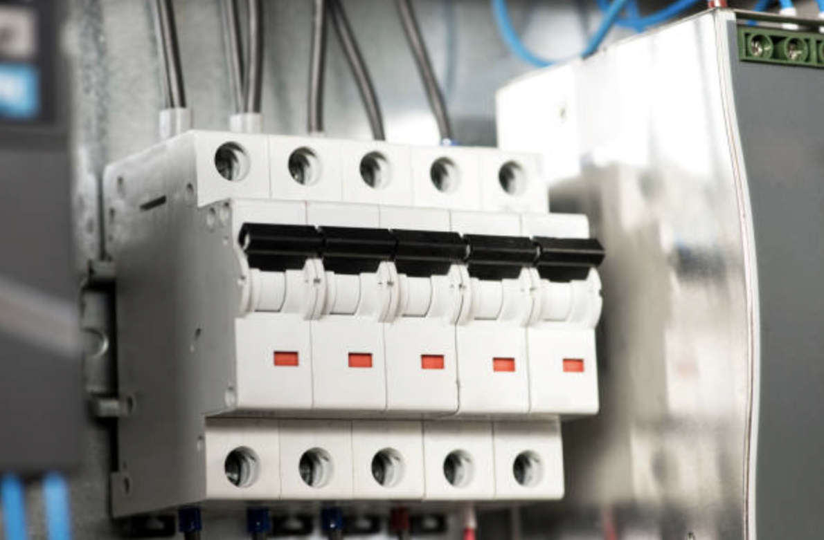 Strategies for Deploying Solar Surge Protectors for Scalable and Safe PV System Installations