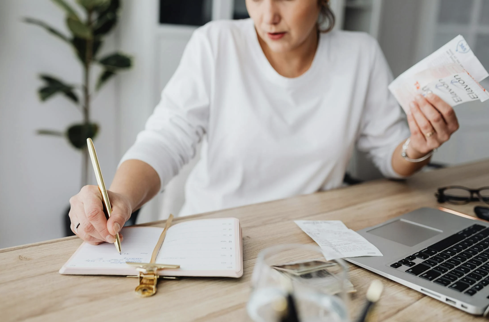 Top 7 Reasons to Hire an Investment Advisor Today