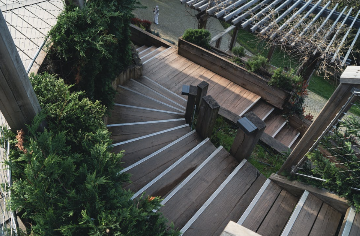4 Ways to Improve the Appearance of Your Back Yard Without Much Maintenance
