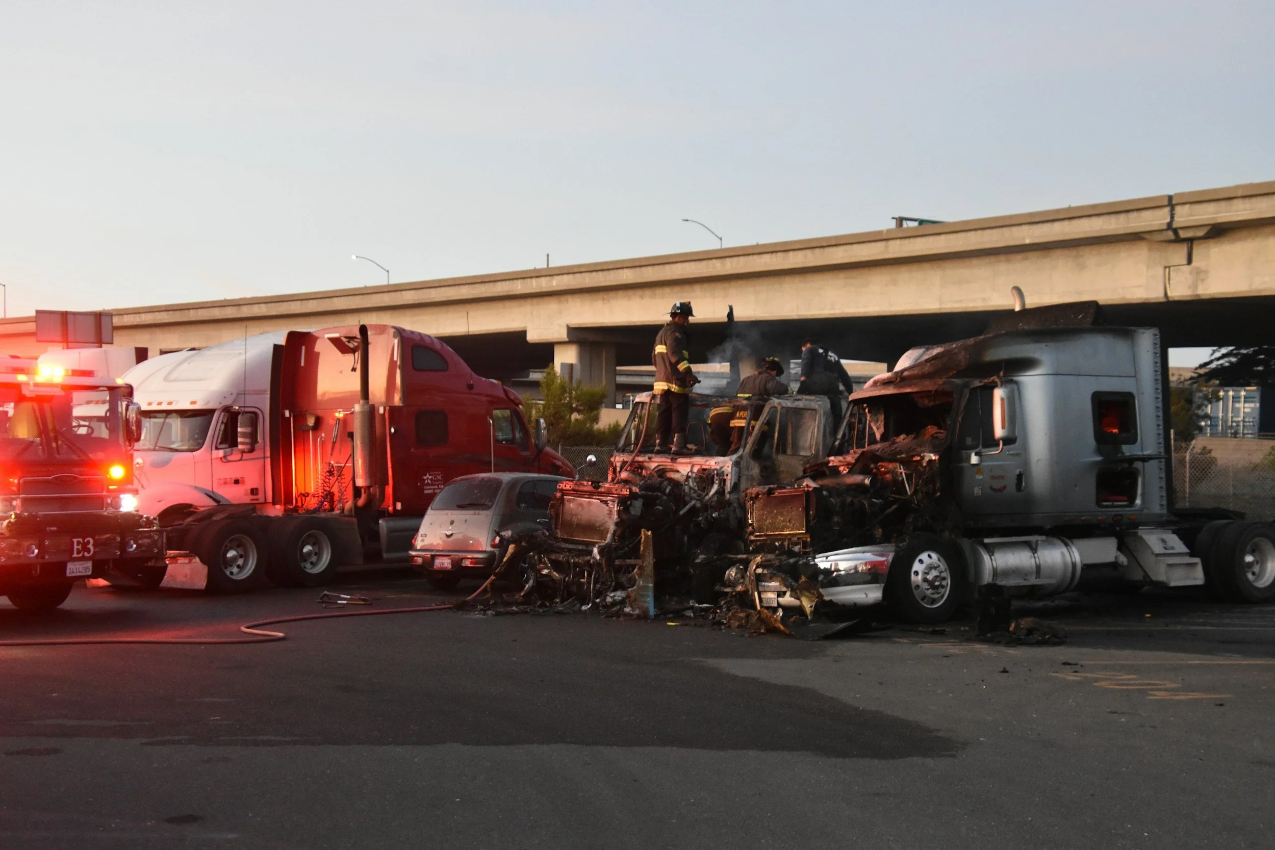 How a Truck Accident Lawyer Establishes Carrier Negligence Fully