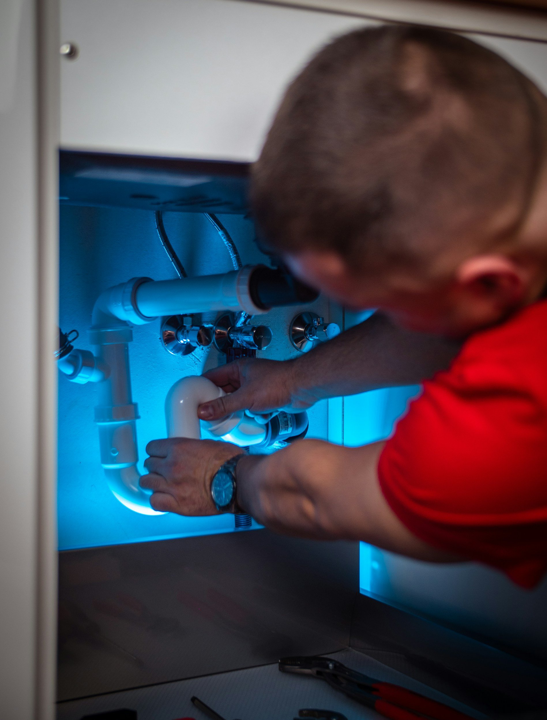 You Smell Gas in the House: Why the First Few Minutes Decide How Serious This Gets