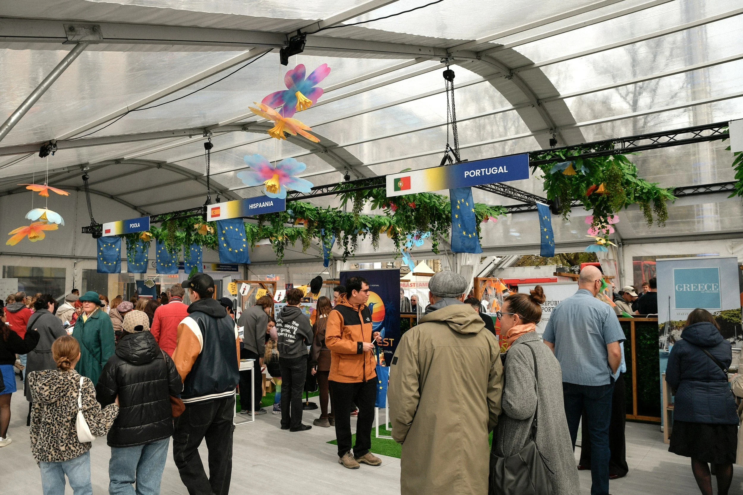 Reducing Carbon Footprint with Sustainable Crafts for Corporate Trade Shows