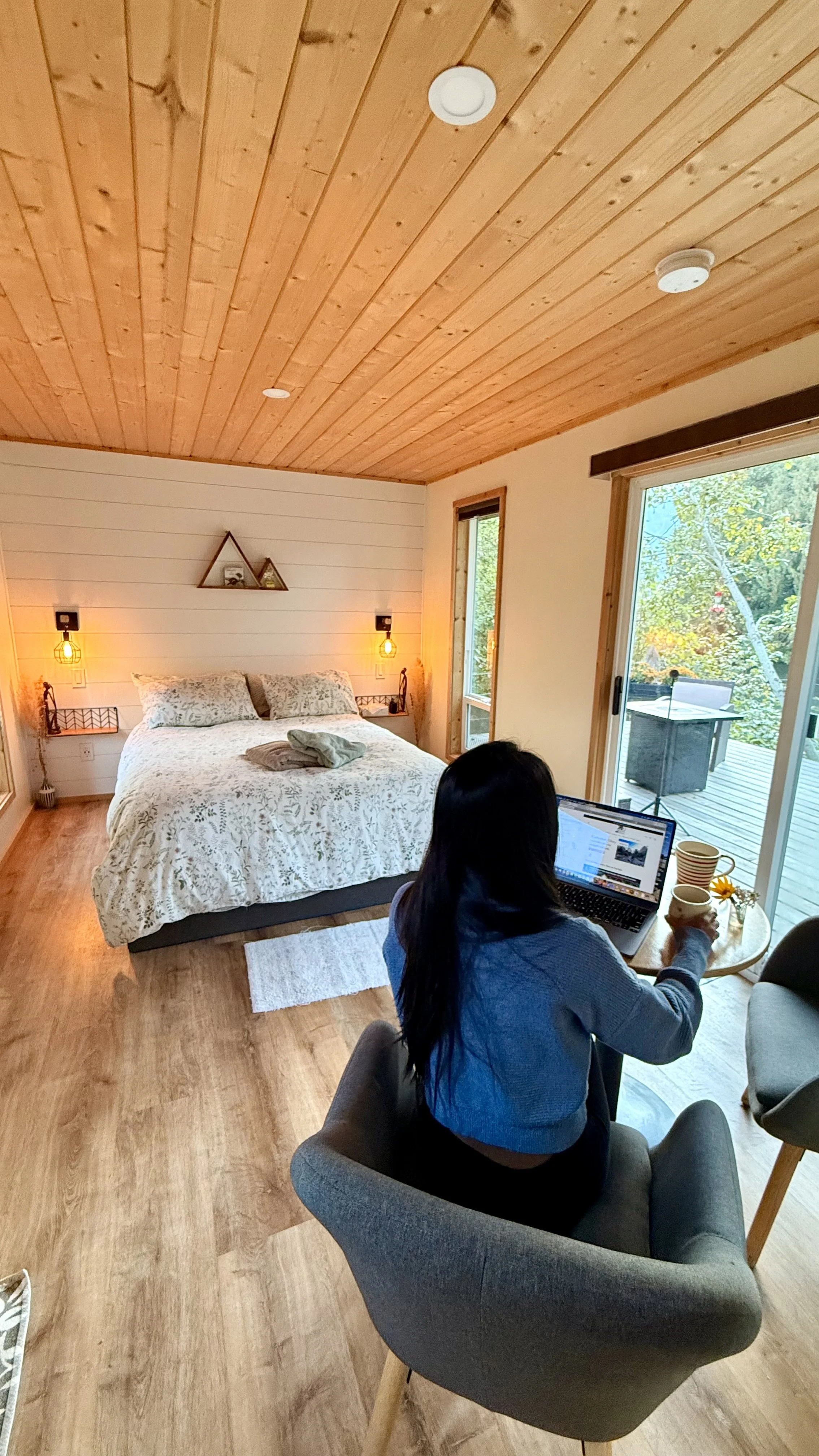 Unwind at Let IT Bee Farm: A Cozy Riverfront Cabin Escape in Malakwa, BC