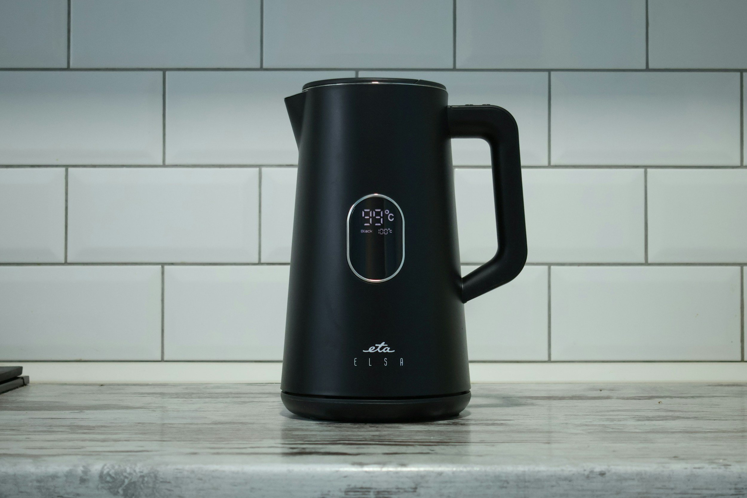 Choosing the Right Electric Kettle for Convenience at Home and on the Go
