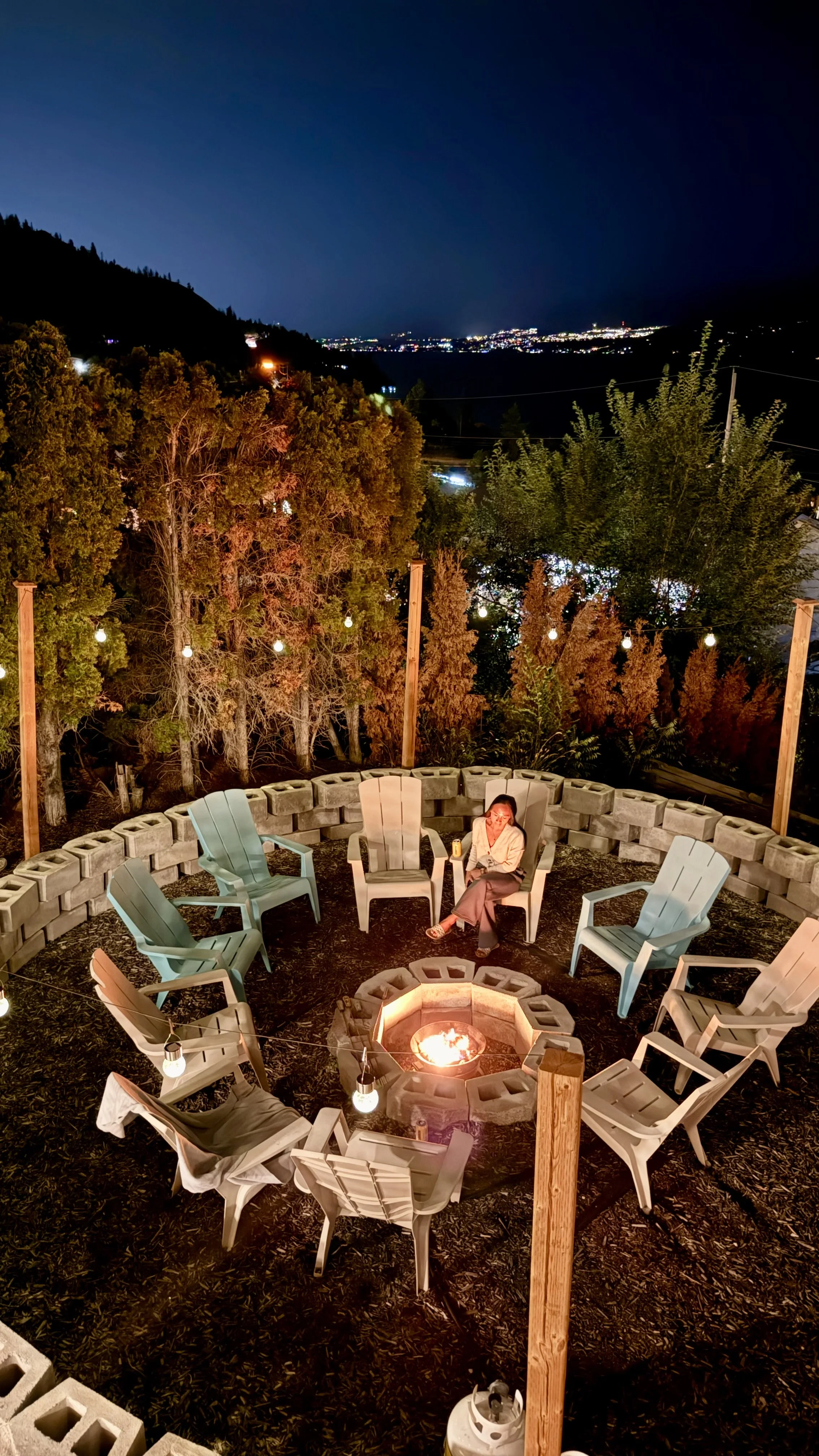 The fire pit at night at Khaluna Lake House