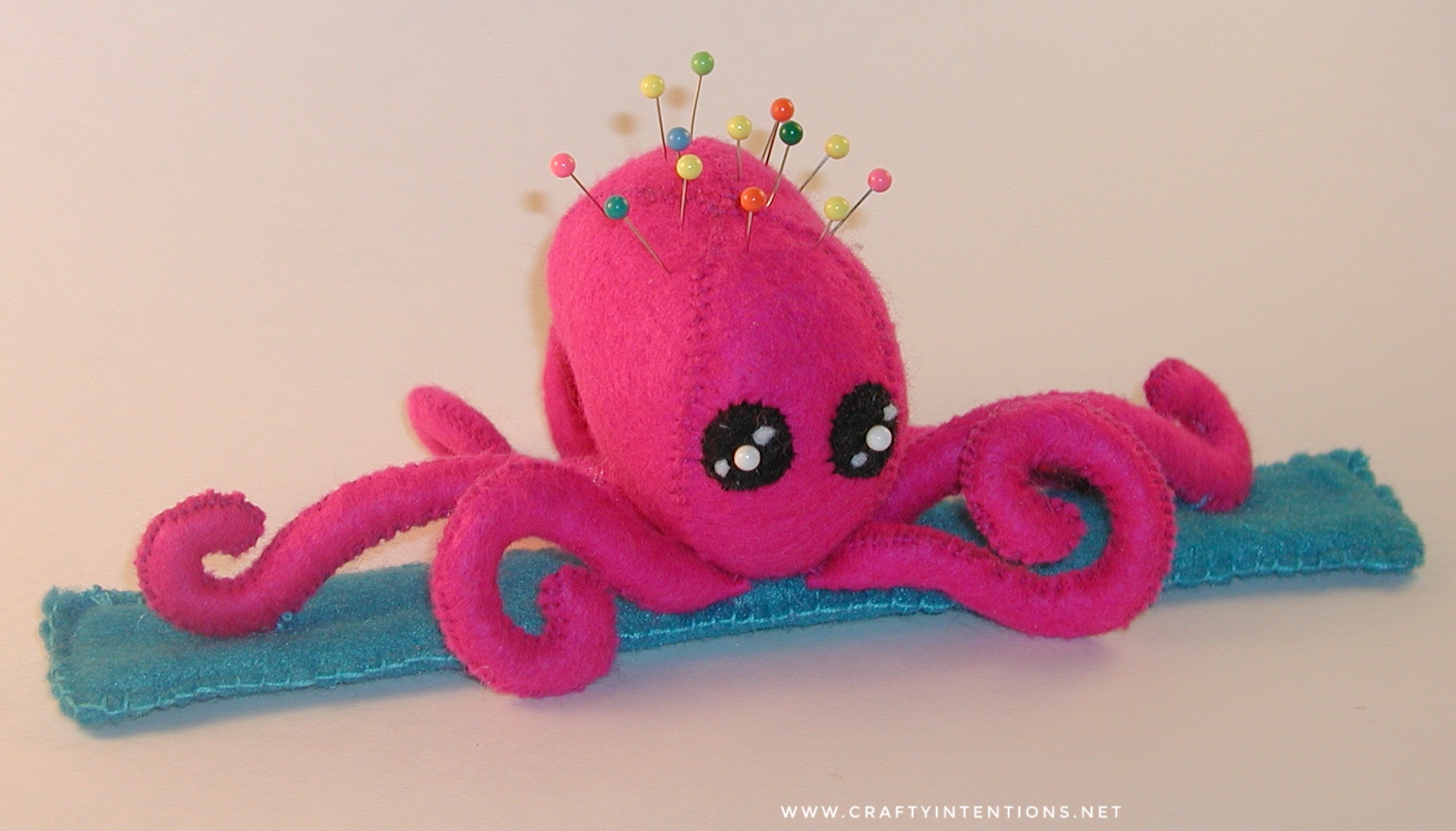 2009 Pink Octopus Snap Bracelet Pincushion-01.jpeg