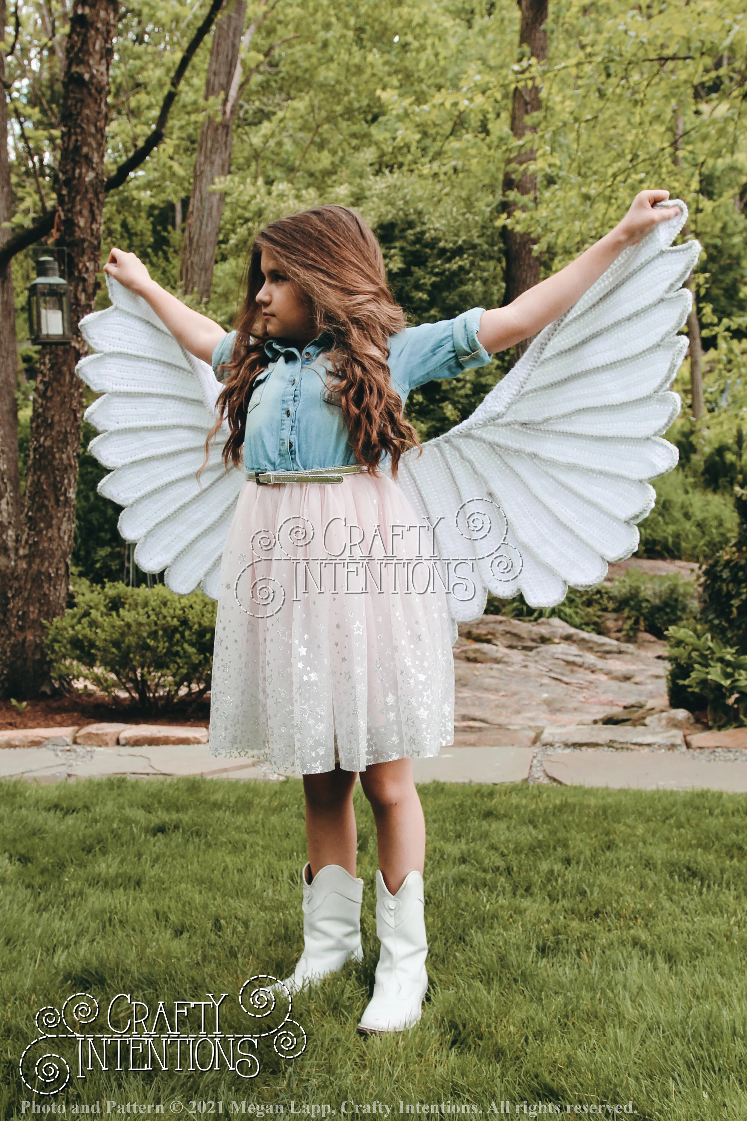 Cowgirl boots white wings in garden 01 (3) with logo and copyright.jpg