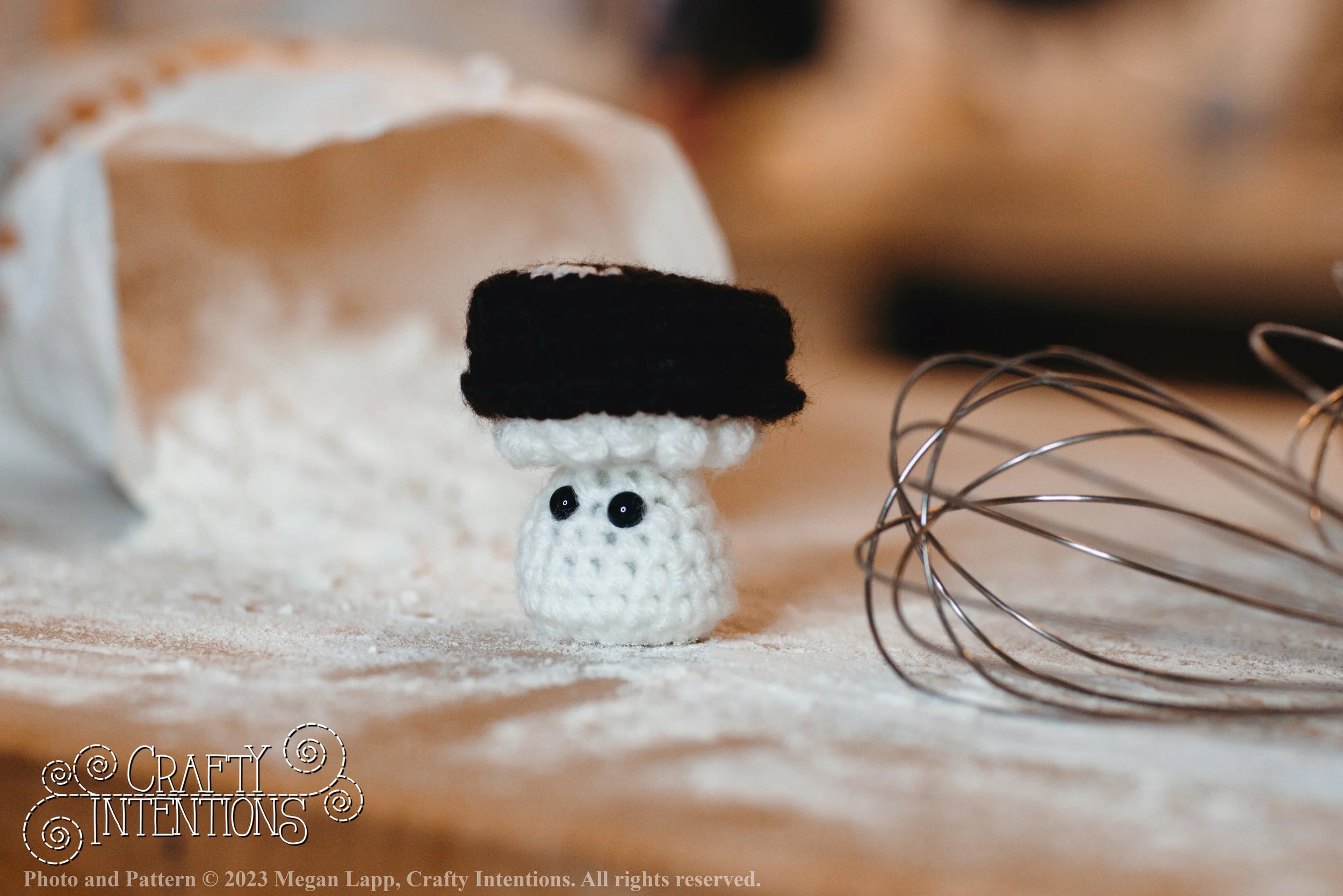Cupcakes-25 with logo and copyright small.jpg