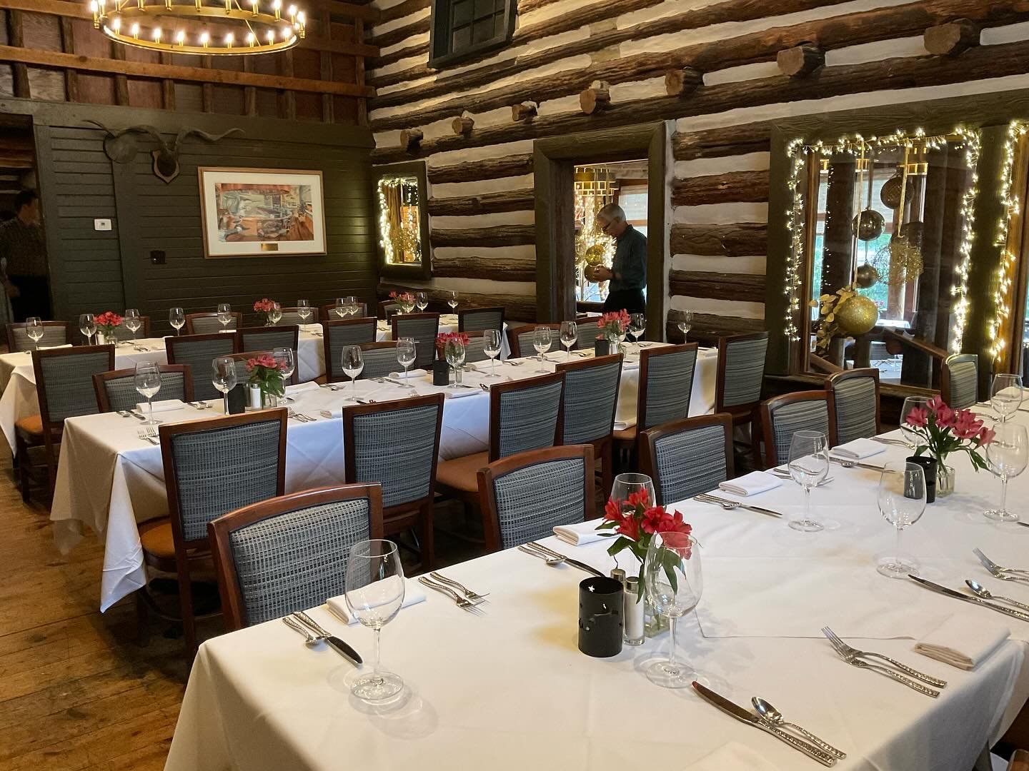 So many great rooms and menus in our log cabin lodge, where is your next holiday lunch party? #lodgestyle Call us to book now.