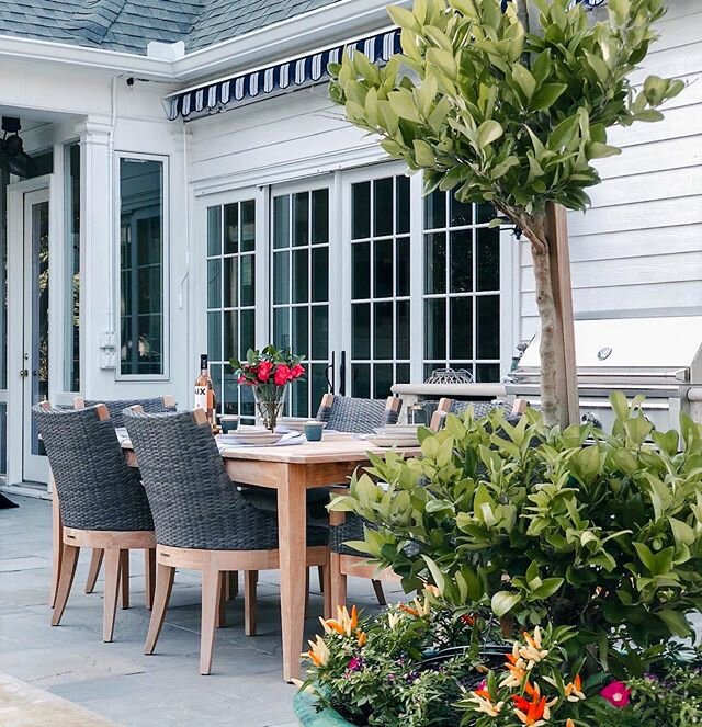 It is the perfect time of year for dining al fresco (one of our favorite activities) 
#designroots #exteriordesign #diningalfresco #lifeoutdoors #spring