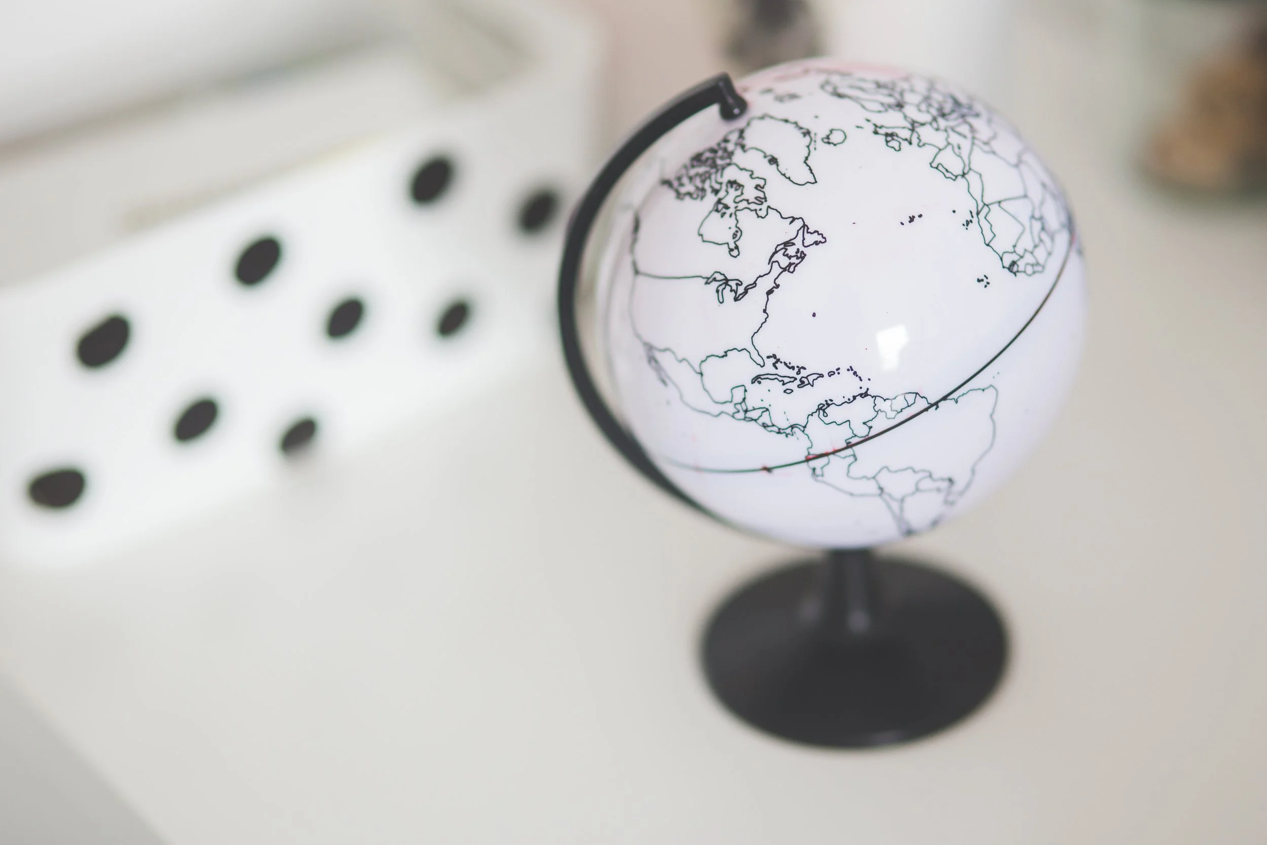 ball-shaped-black-blur-6397.jpg