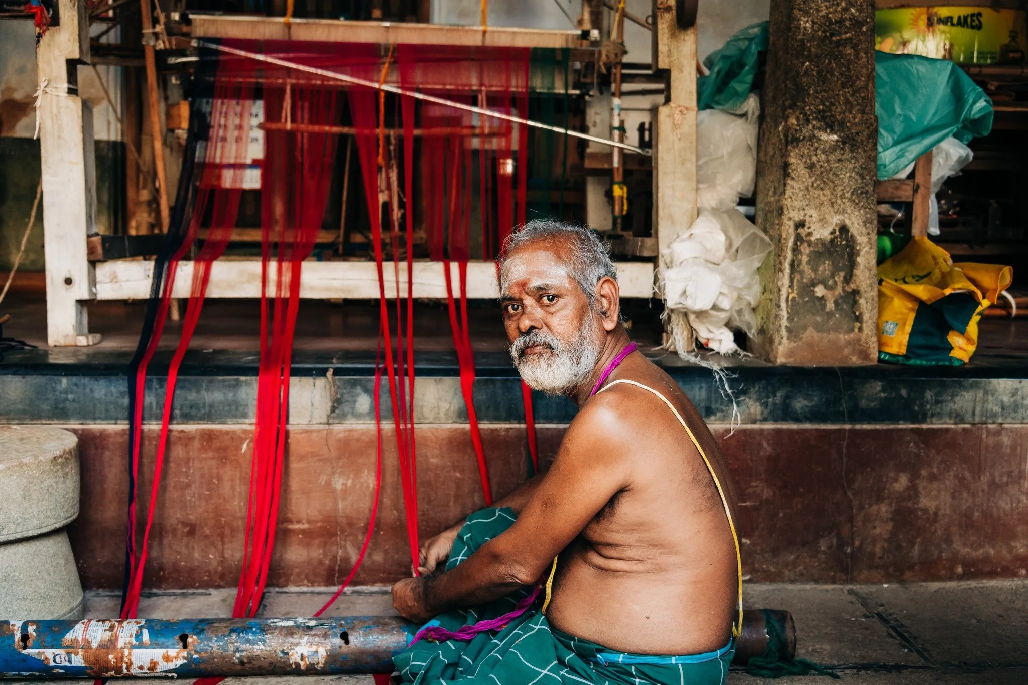 Chettinad, India 🧡
We got to visit weavers while they were working on silk saris, and I could have stayed there all day....
The focus, the rhythm, the way their hands just know exactly what to do&hellip; it&rsquo;s kind of incredible to watch. No ru