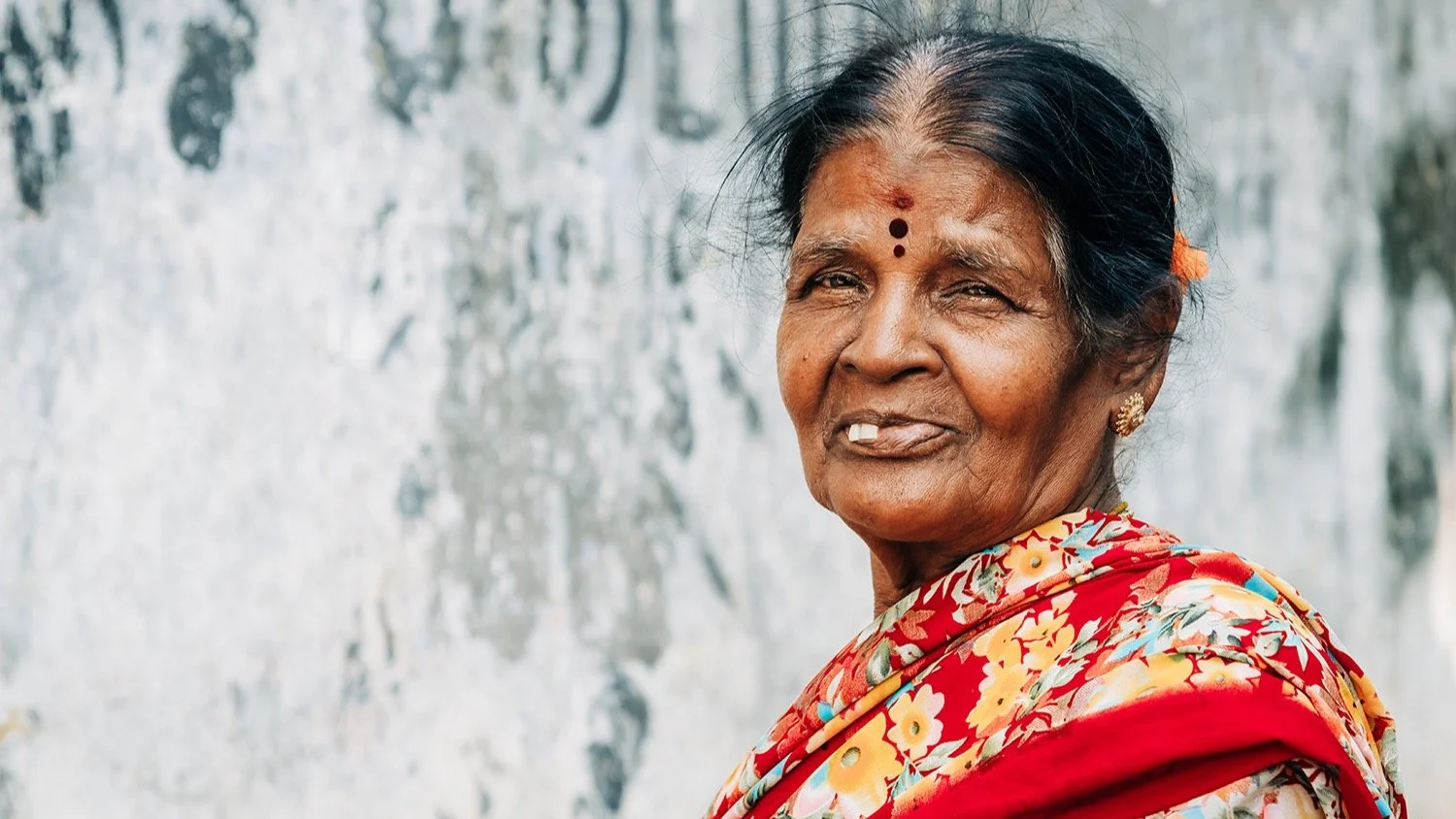 India is one of those places that&rsquo;s hard to explain until you&rsquo;ve been.
It&rsquo;s not just about what you see. It&rsquo;s how it feels to be there.
There&rsquo;s always something happening. Color everywhere, sounds you don&rsquo;t quite g