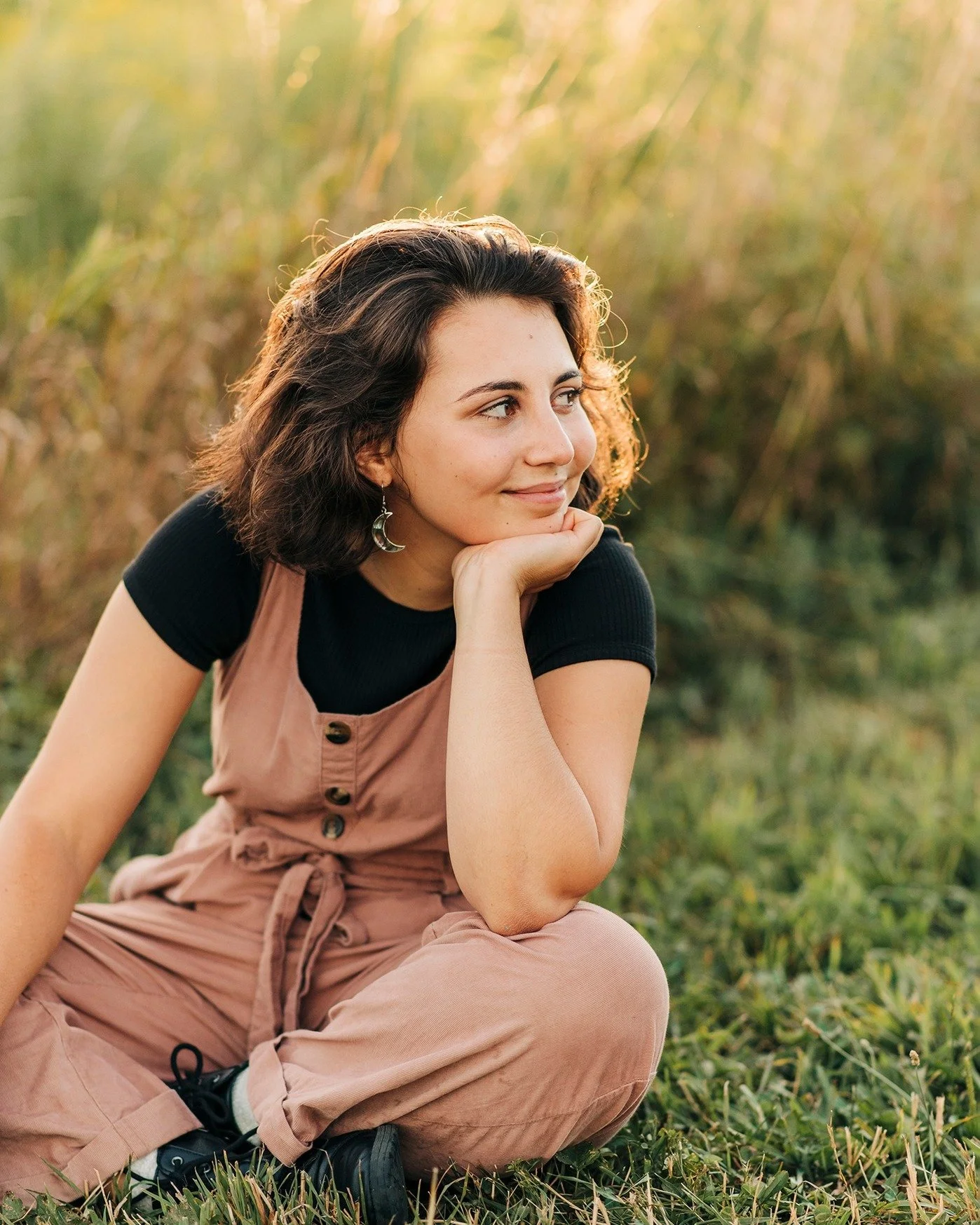 Summer is the sweet spot for senior portraits. School hasn't started, schedules are a little easier, and the evenings are just beautiful 💛☀

.
.

#highschoolseniorphotography #seniorportrait #seniorportraitphotography #portraitphotographer #portrait