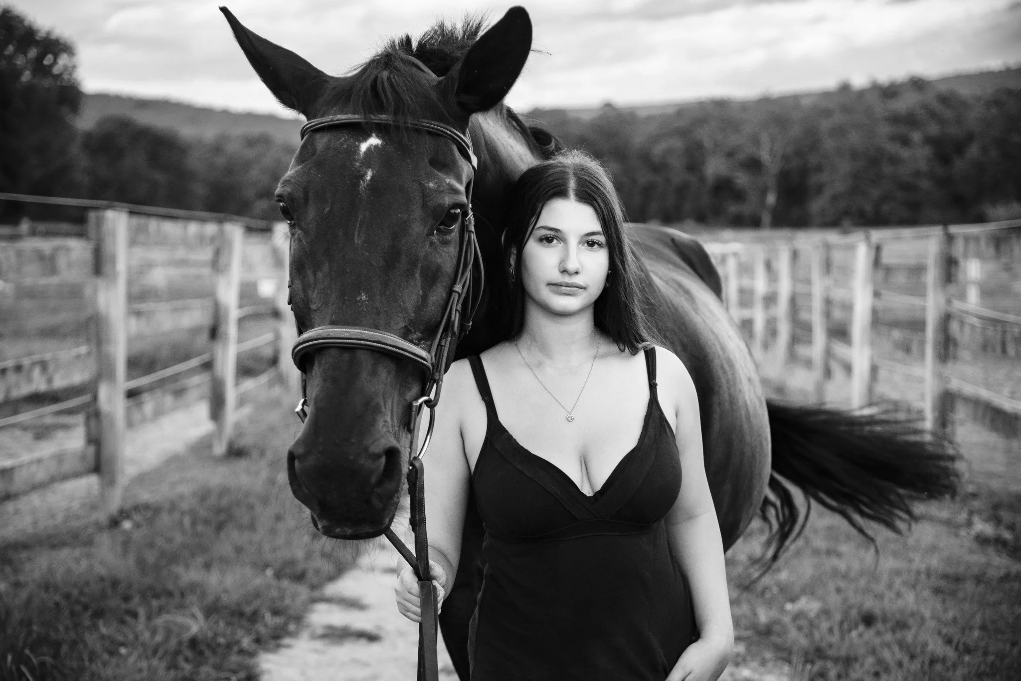 Senior sessions have their own rhythm 🌈

We walk, talk, change spots, try things, stop when the light looks good, and keep going. I give direction, but I also leave room for things to happen. 📸☀🥰

Sometimes the best expression shows up while we&rs