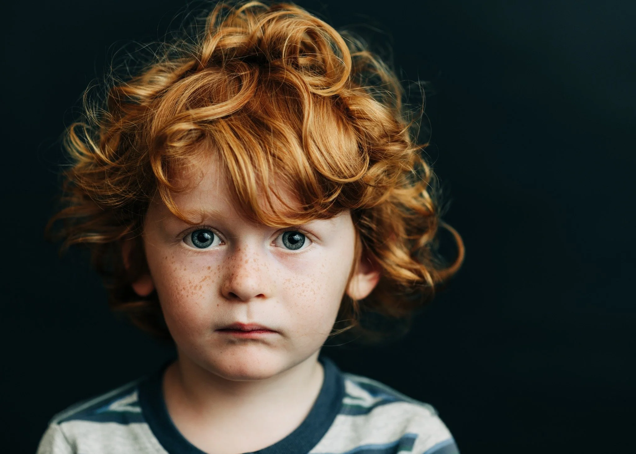Imagine school portraits that truly capture children&rsquo;s unique spirits ❤📸
No forced smiles. No awkward poses. Just a little time, a simple backdrop, and room for each child to be themselves.