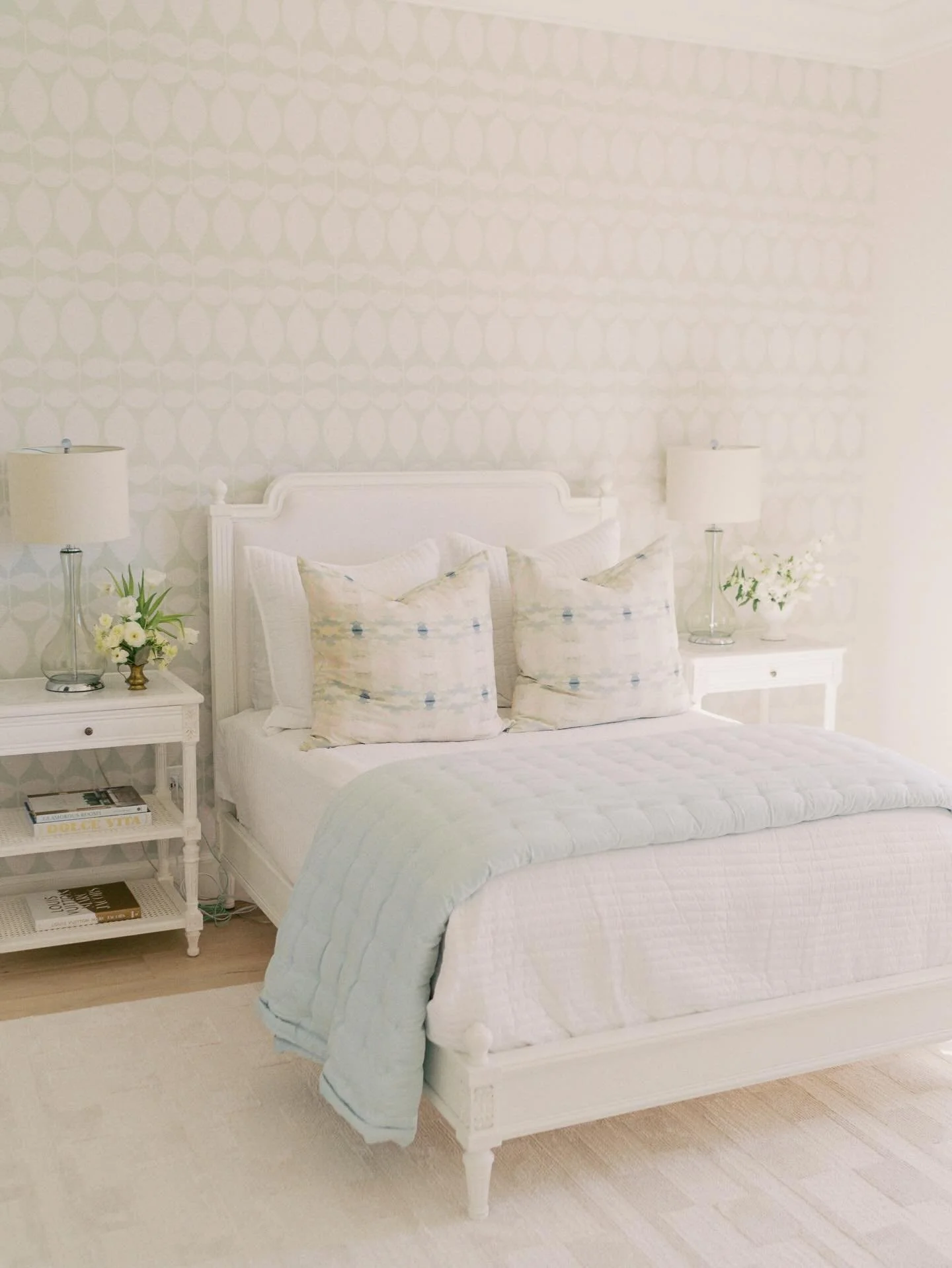 Soft &amp; sweet bedroom for a teen 🤍