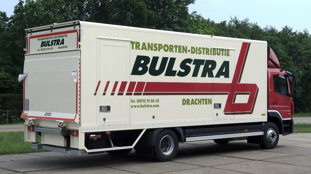 Gesloten carrosserie met aan 1 zijde schuifkleed voor Bulstra Drachten (1 van 1).jpg
